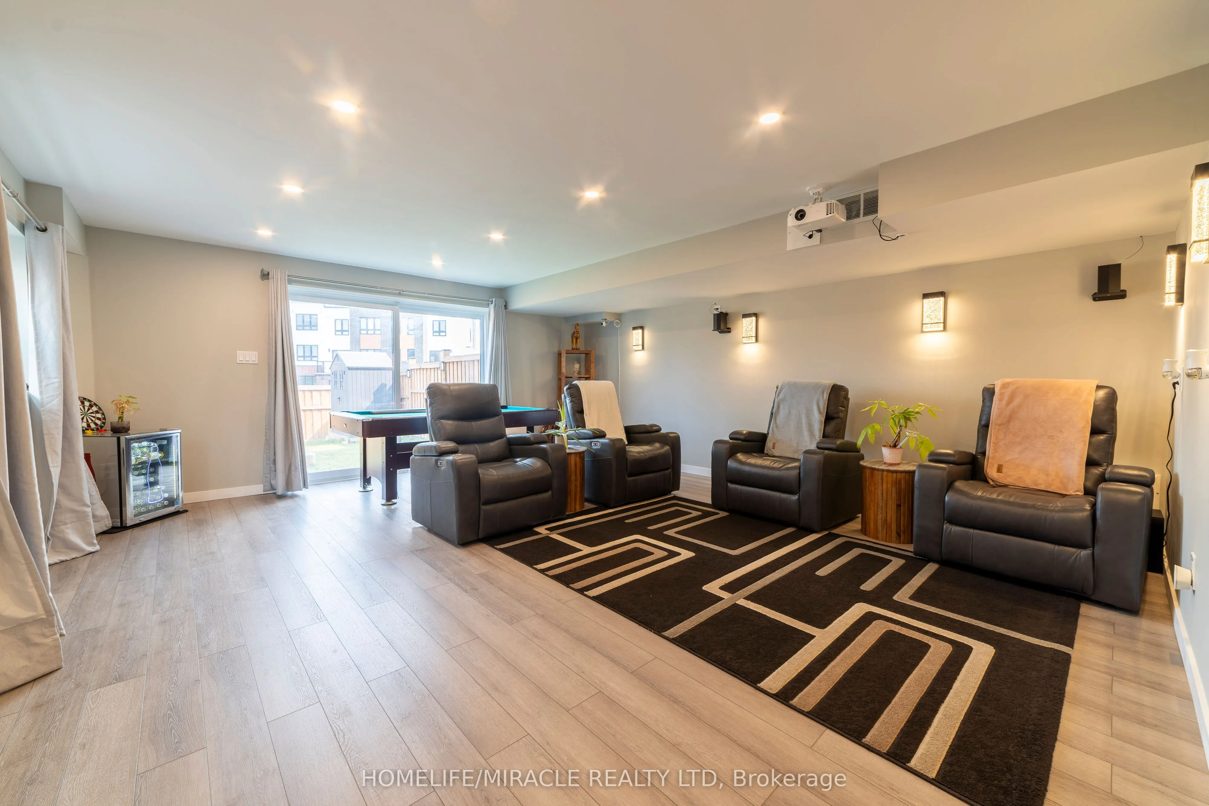 933 Robert Ferrie Drive