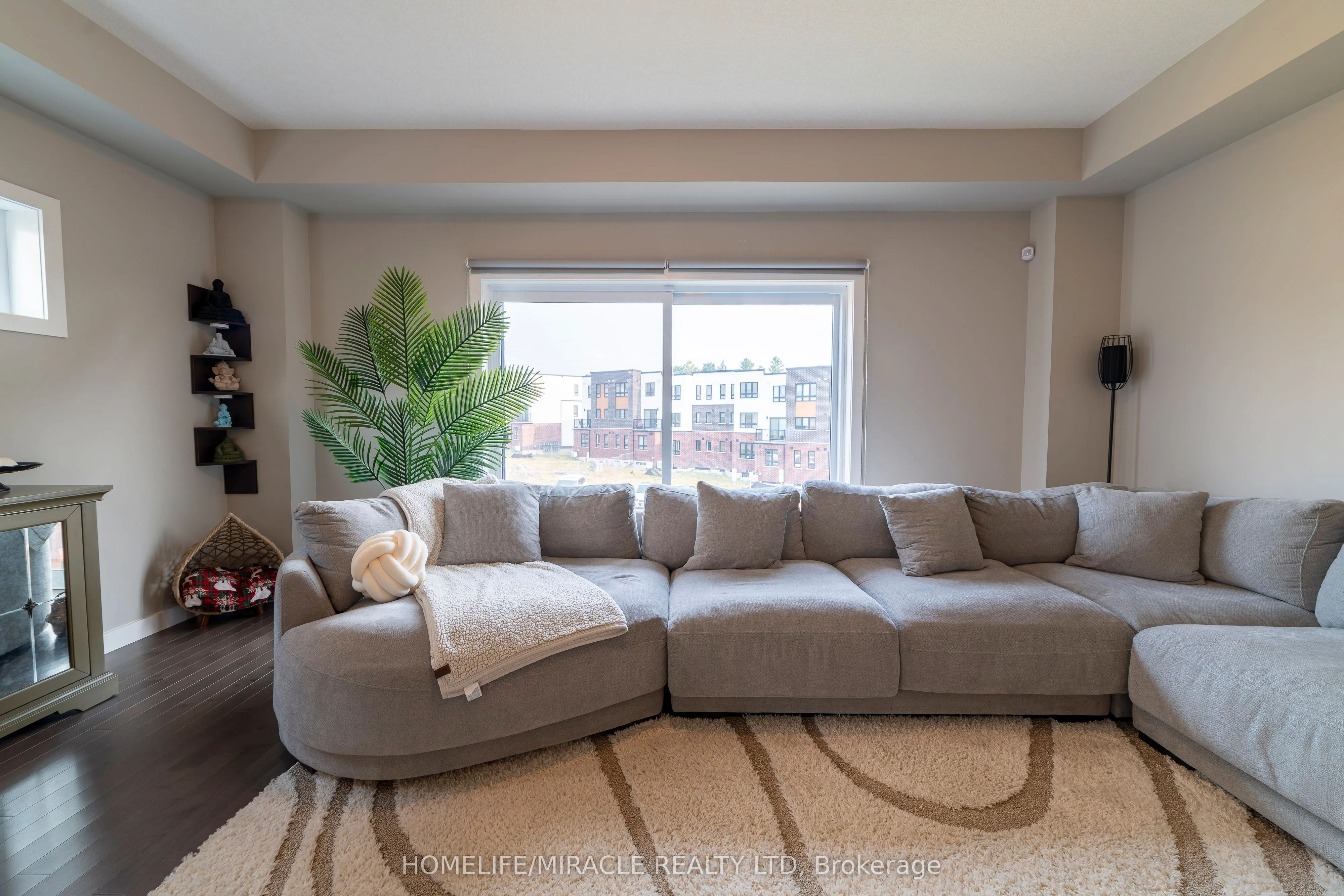 933 Robert Ferrie Drive