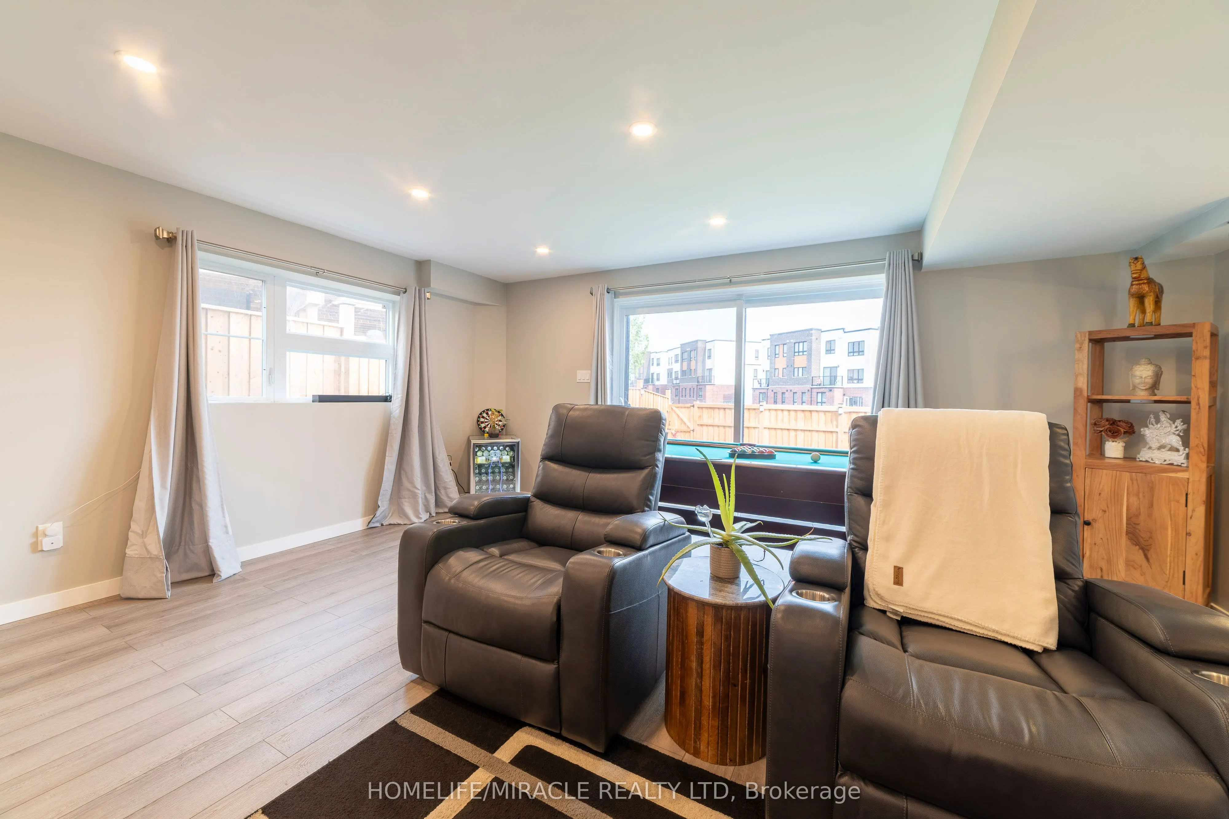 933 Robert Ferrie Drive