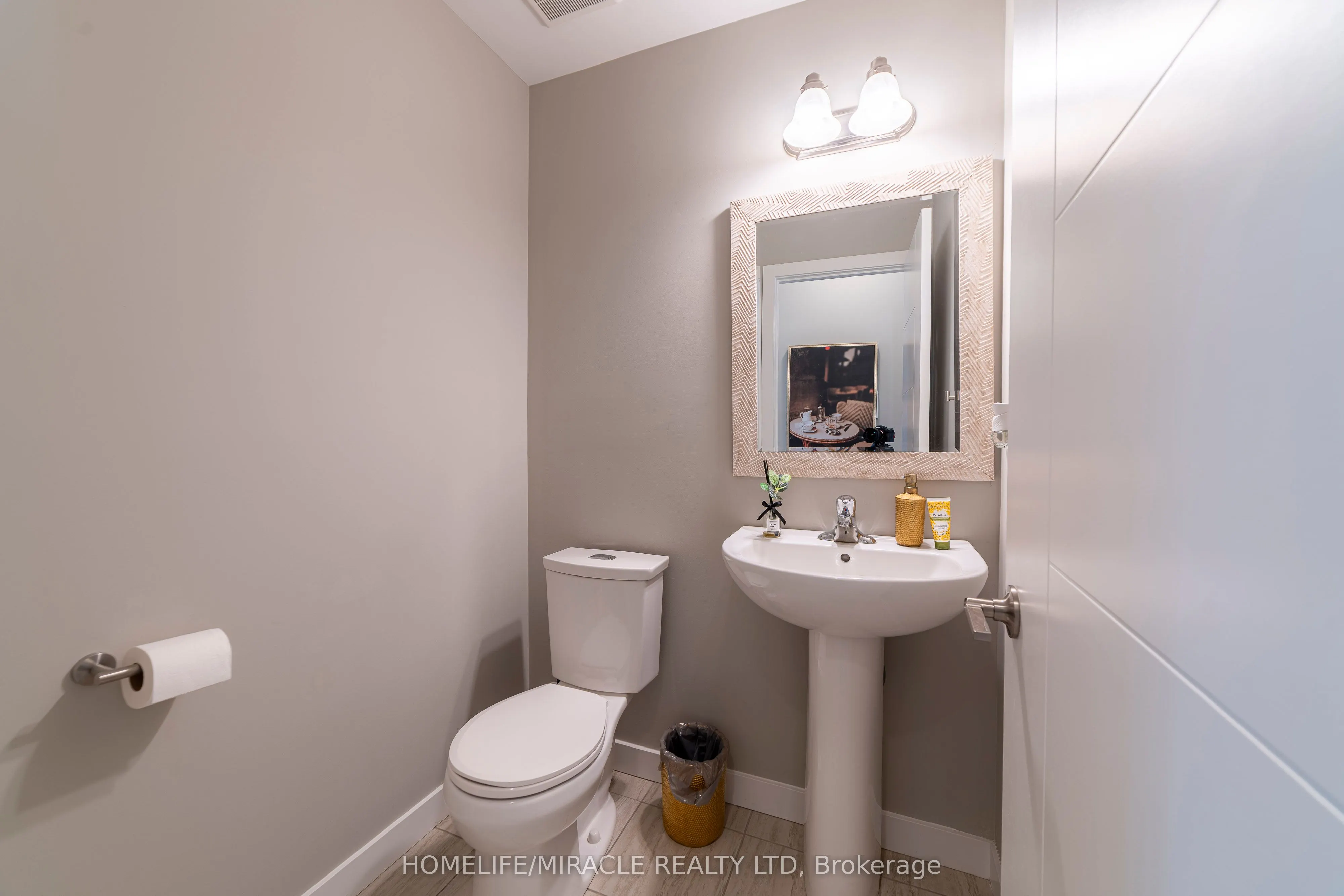 933 Robert Ferrie Drive