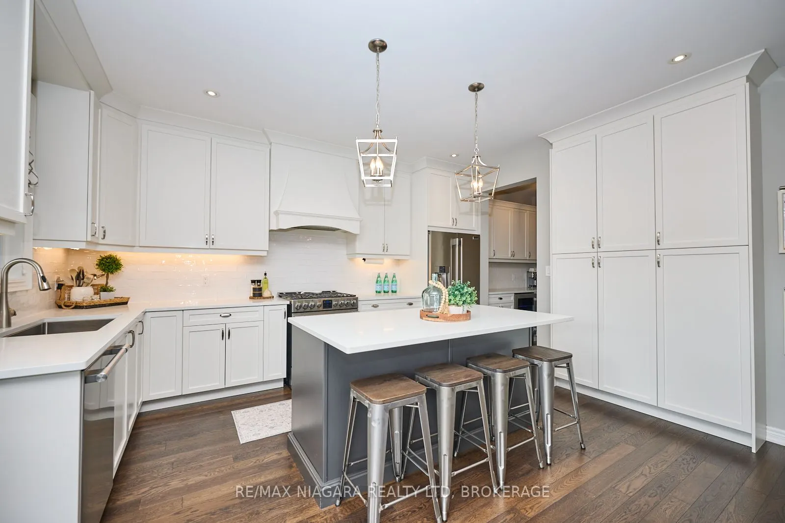 8886 Black Forest Crescent
