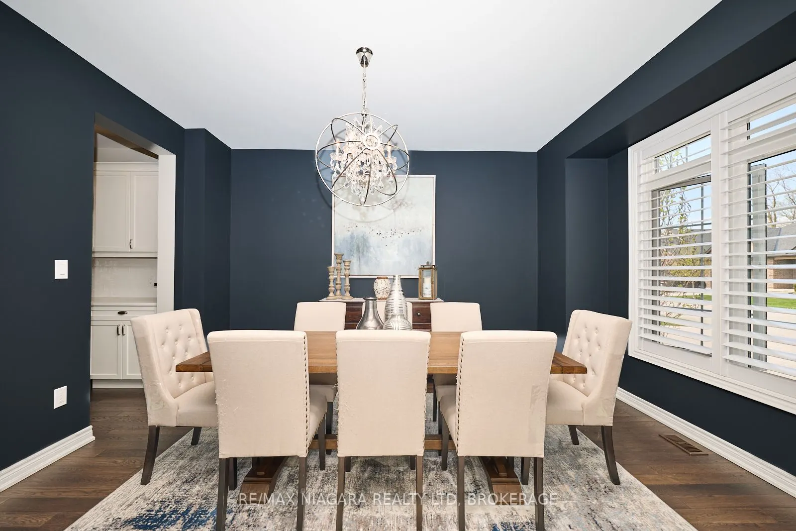 8886 Black Forest Crescent