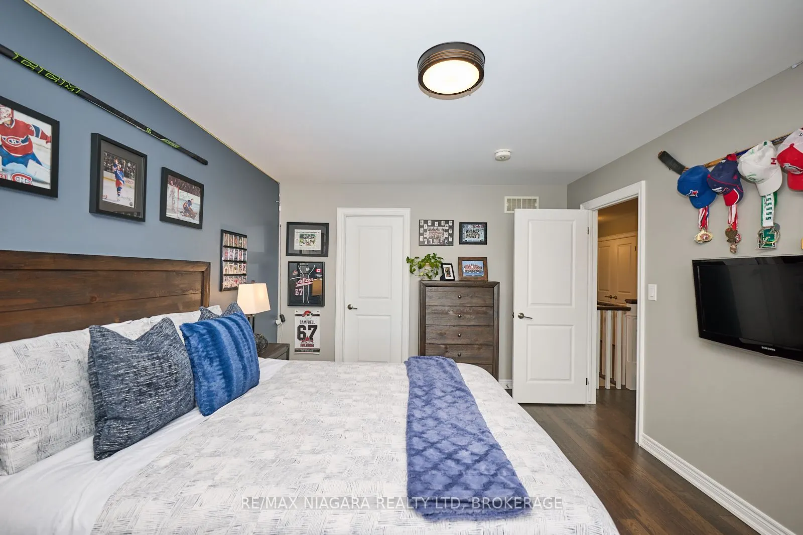 8886 Black Forest Crescent