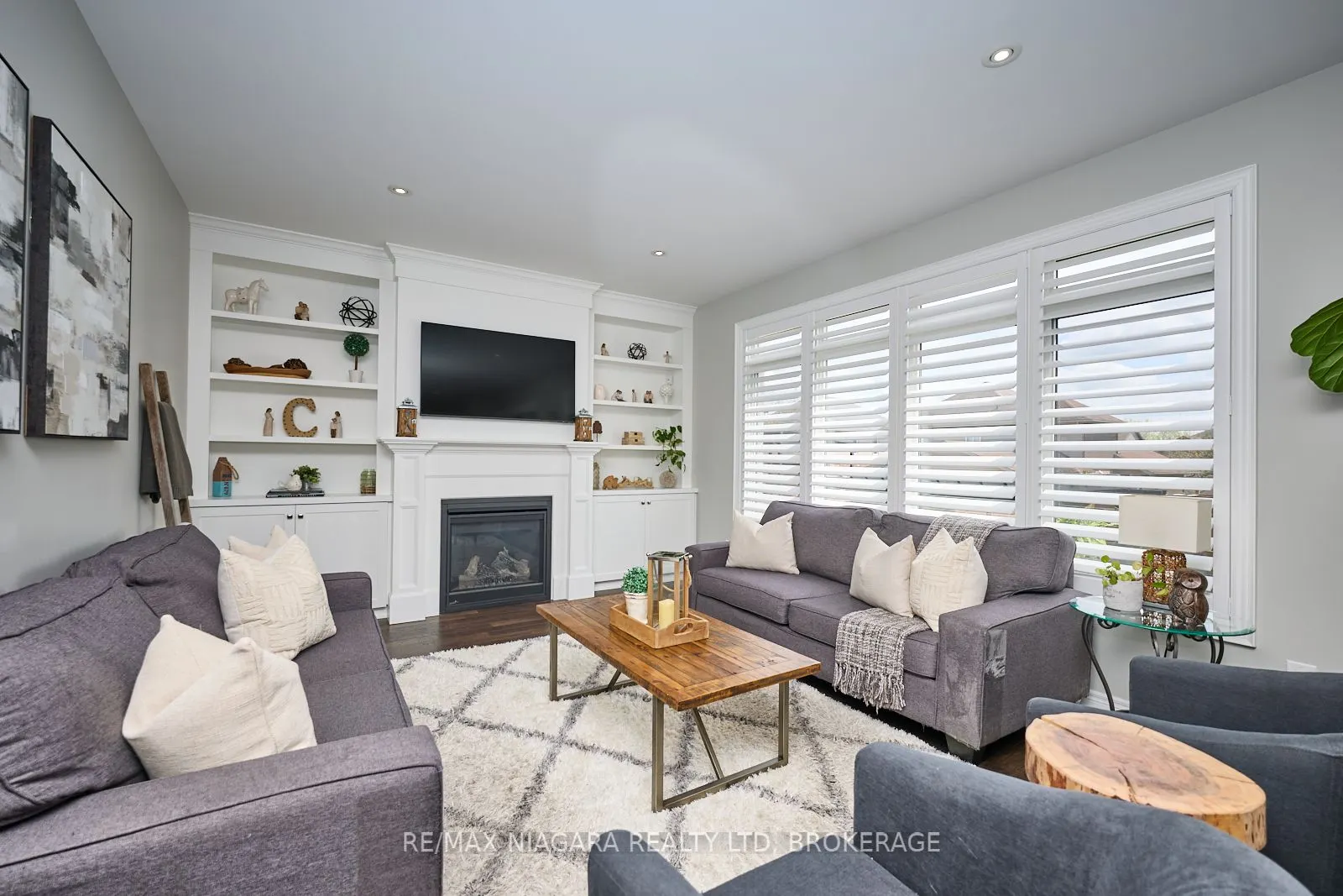 8886 Black Forest Crescent