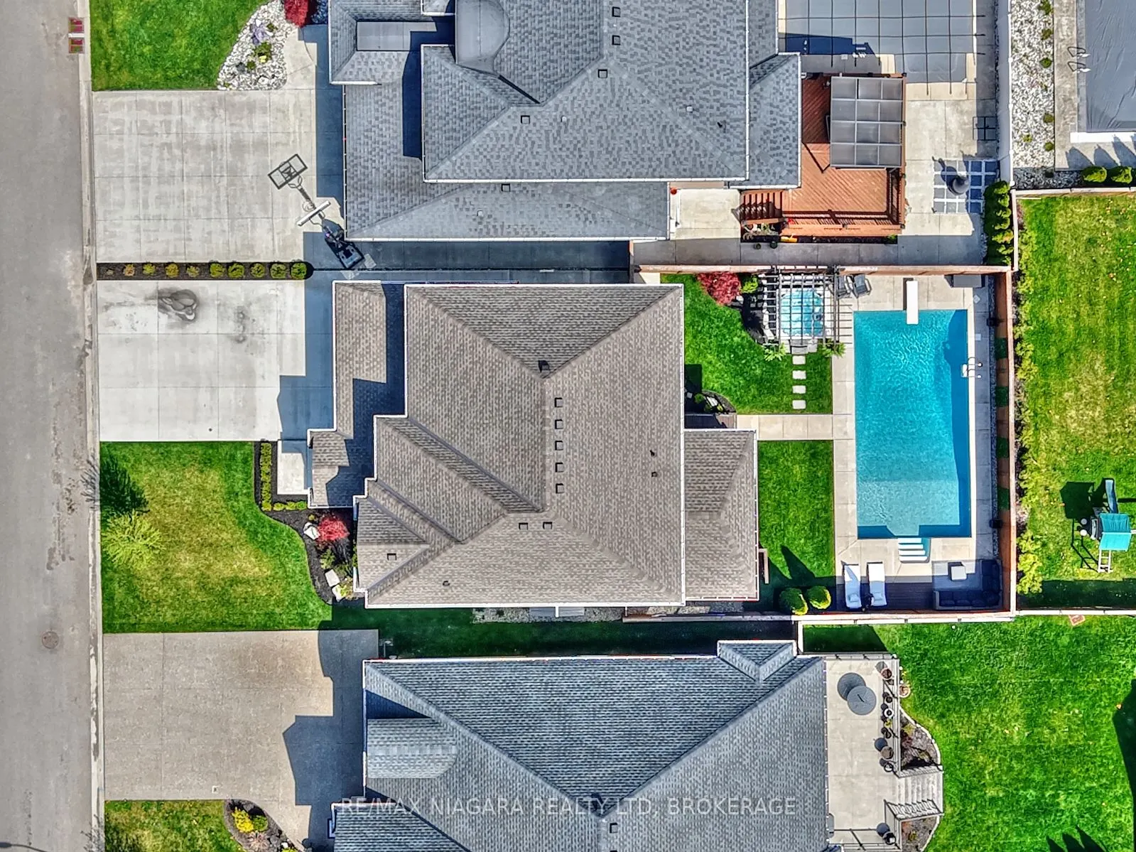 8886 Black Forest Crescent