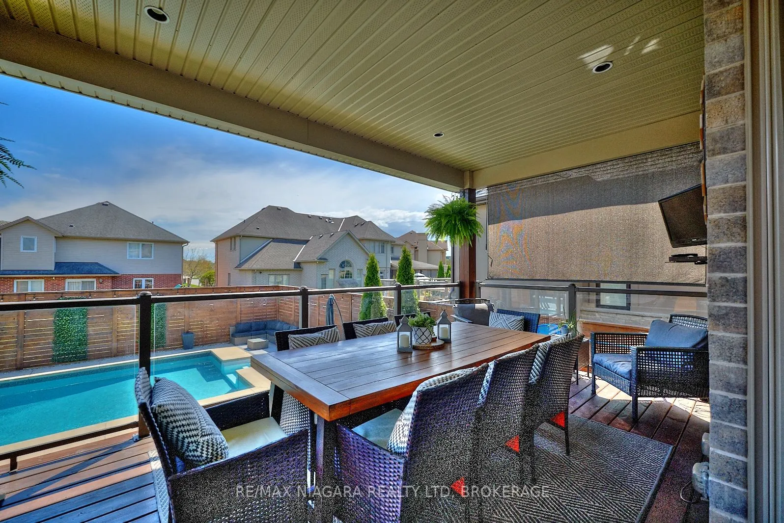 8886 Black Forest Crescent