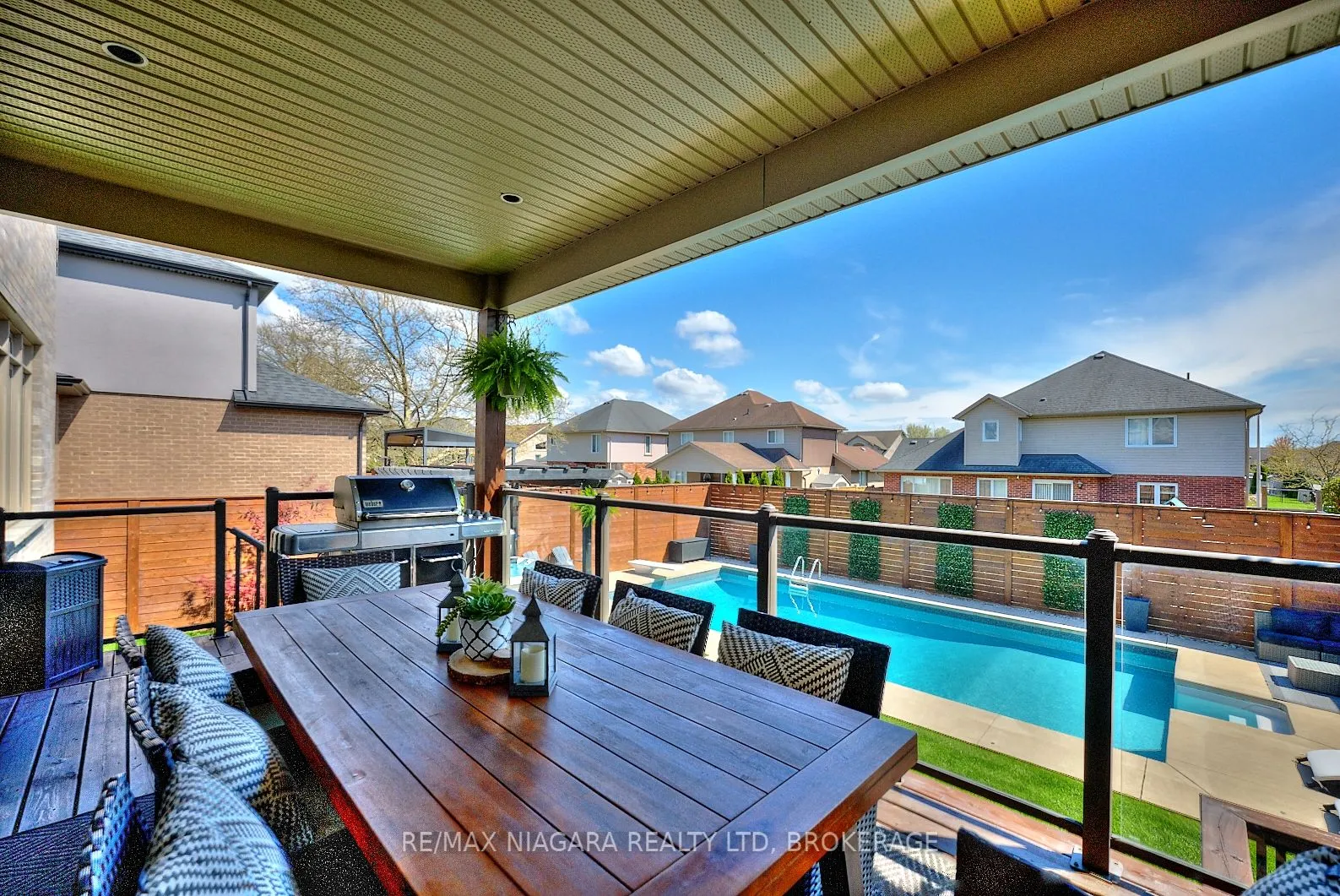 8886 Black Forest Crescent