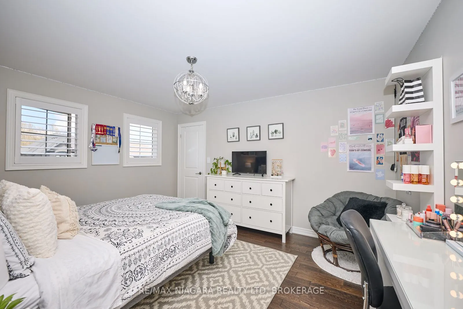 8886 Black Forest Crescent