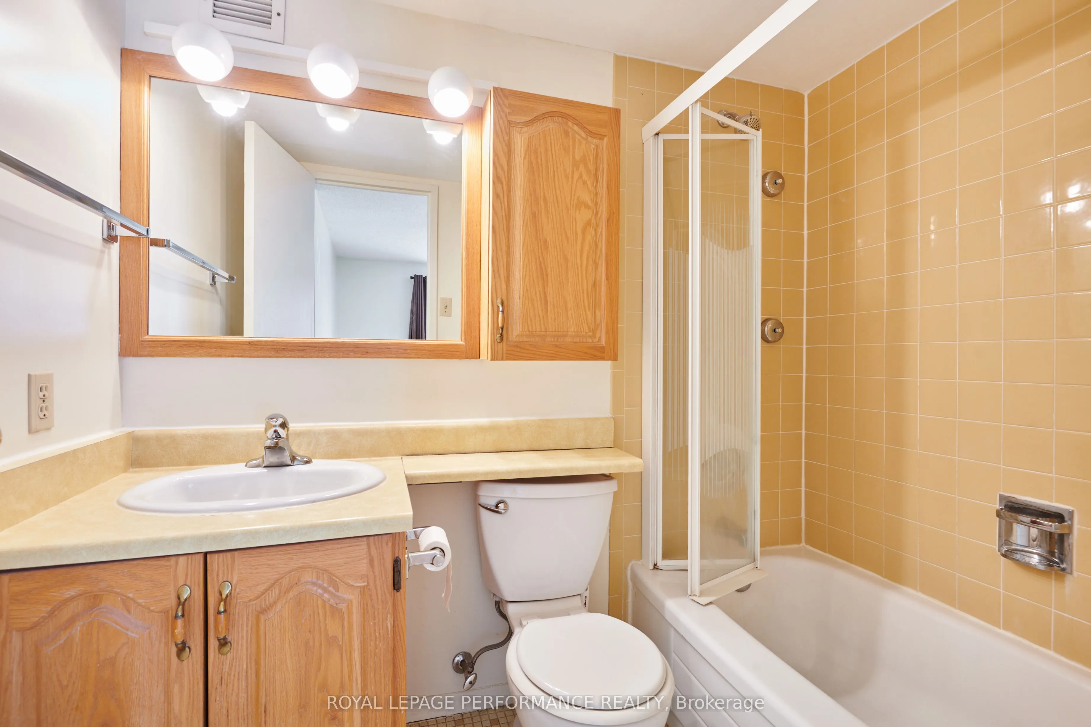 158 B McArthur Avenue, #202