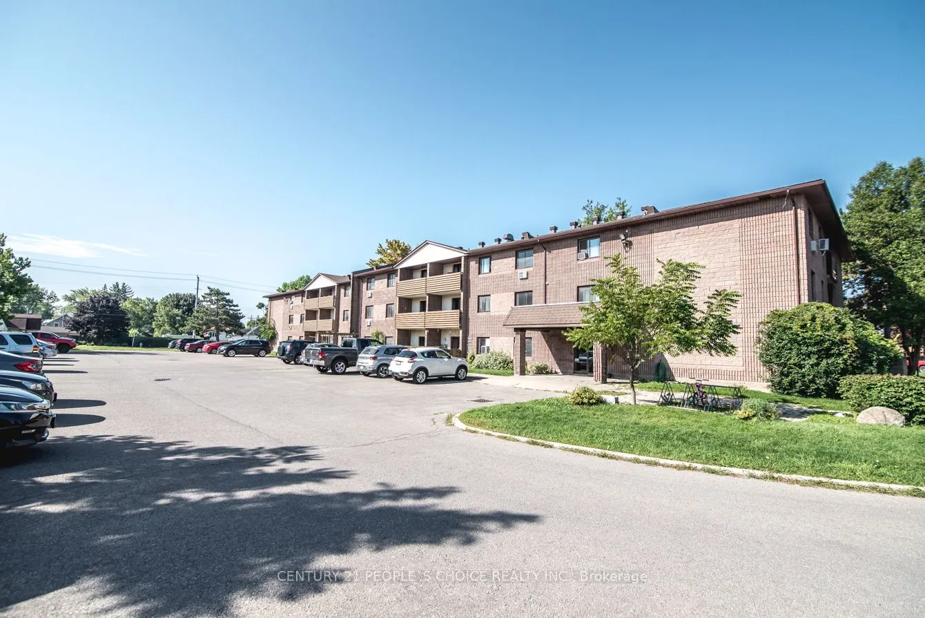 72 Main Street E, #213