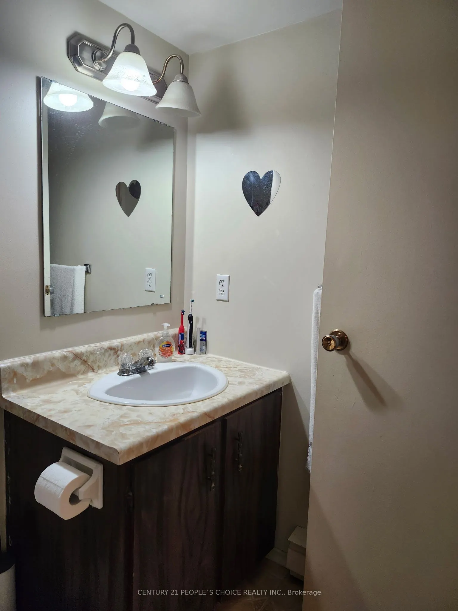 72 Main Street E, #213