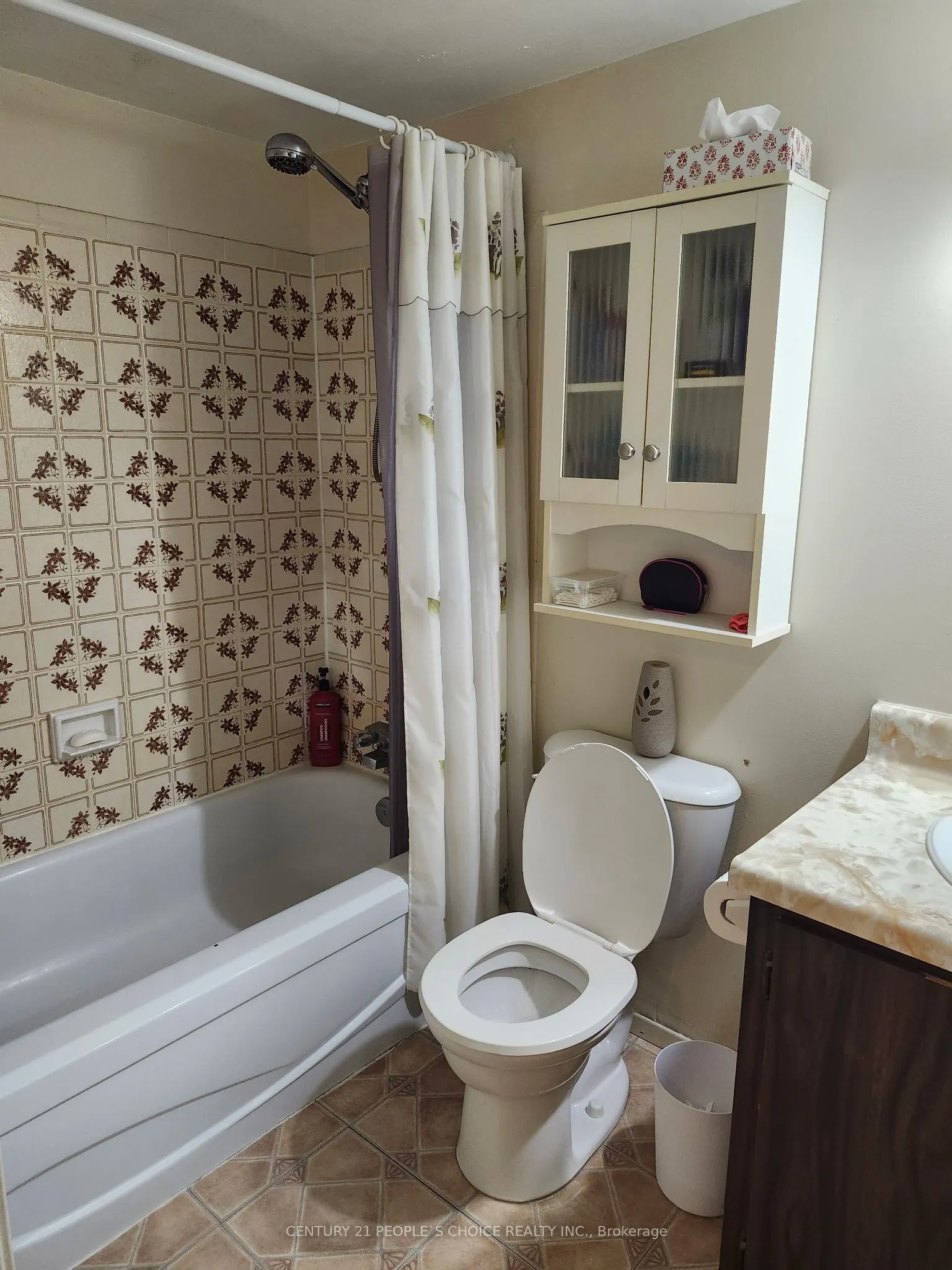 72 Main Street E, #213