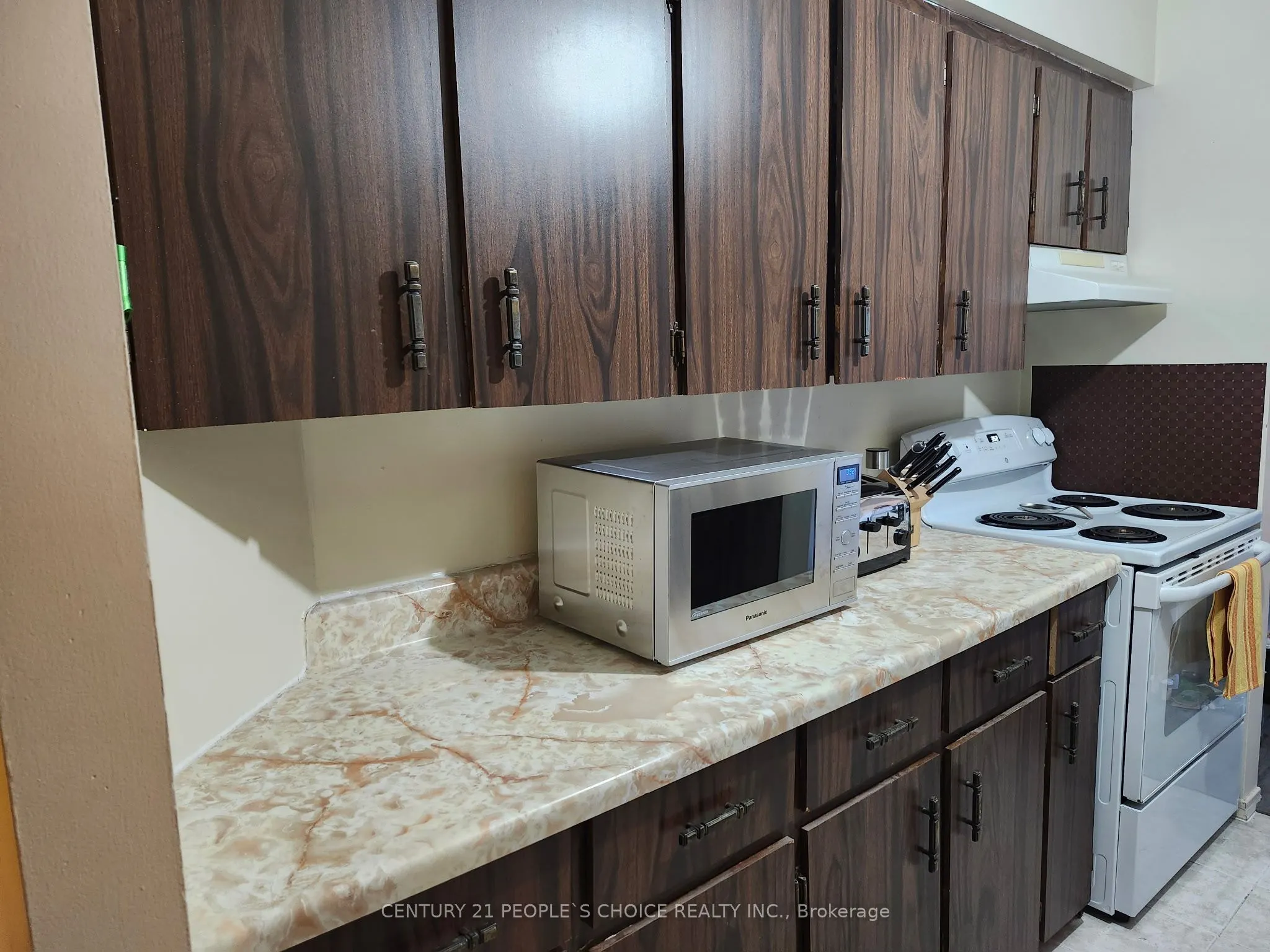 72 Main Street E, #213