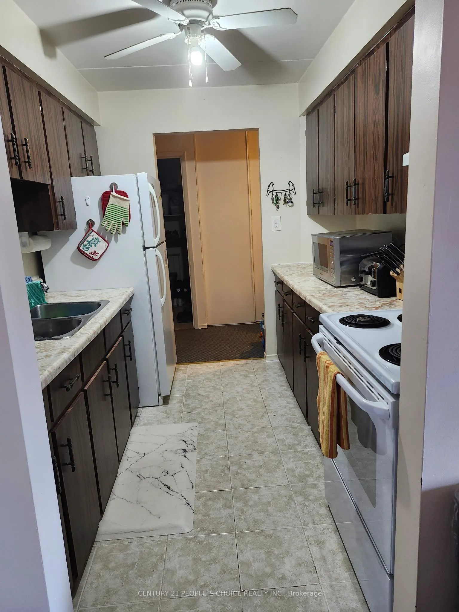 72 Main Street E, #213