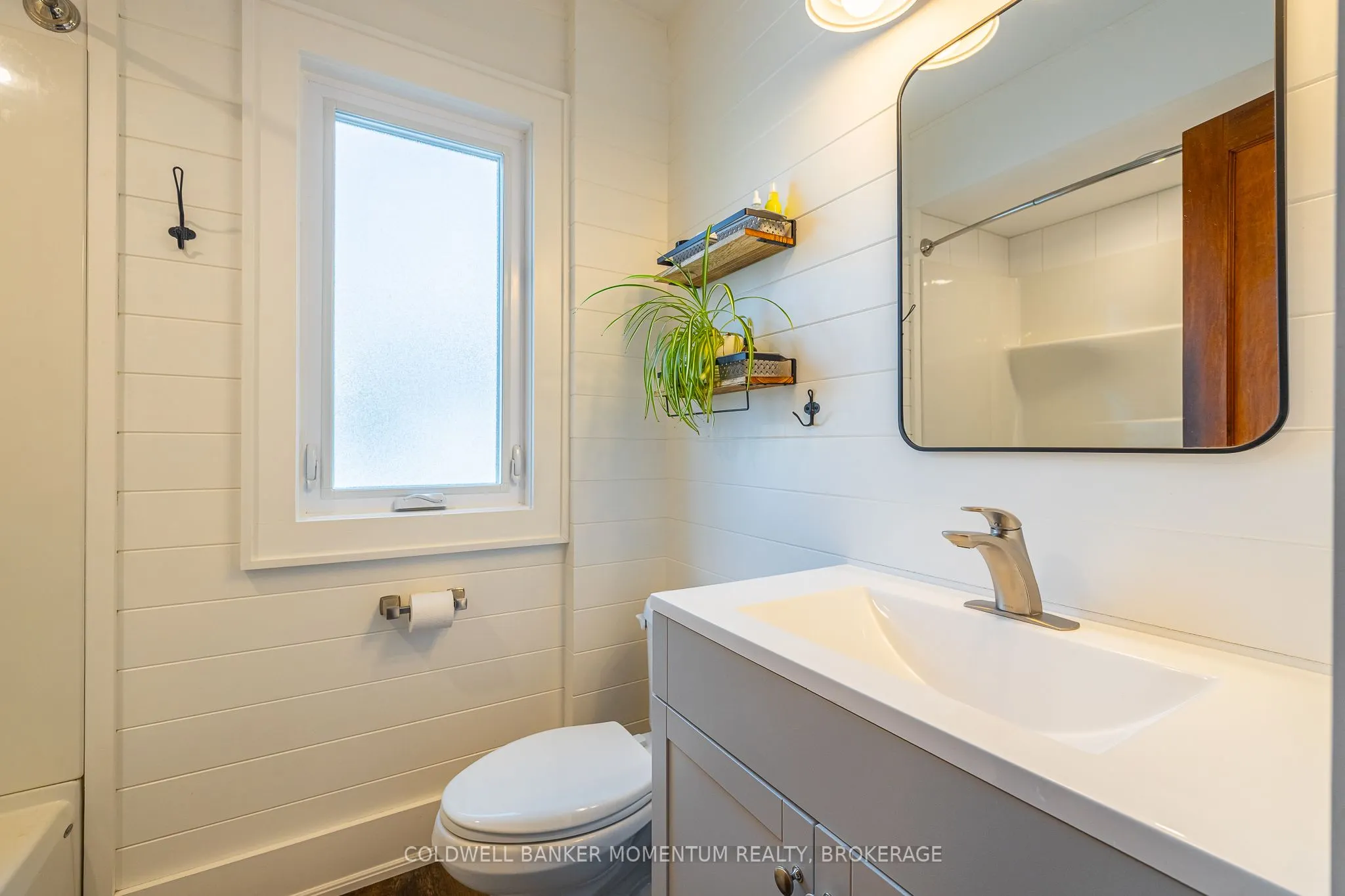 21 Carleton Street S