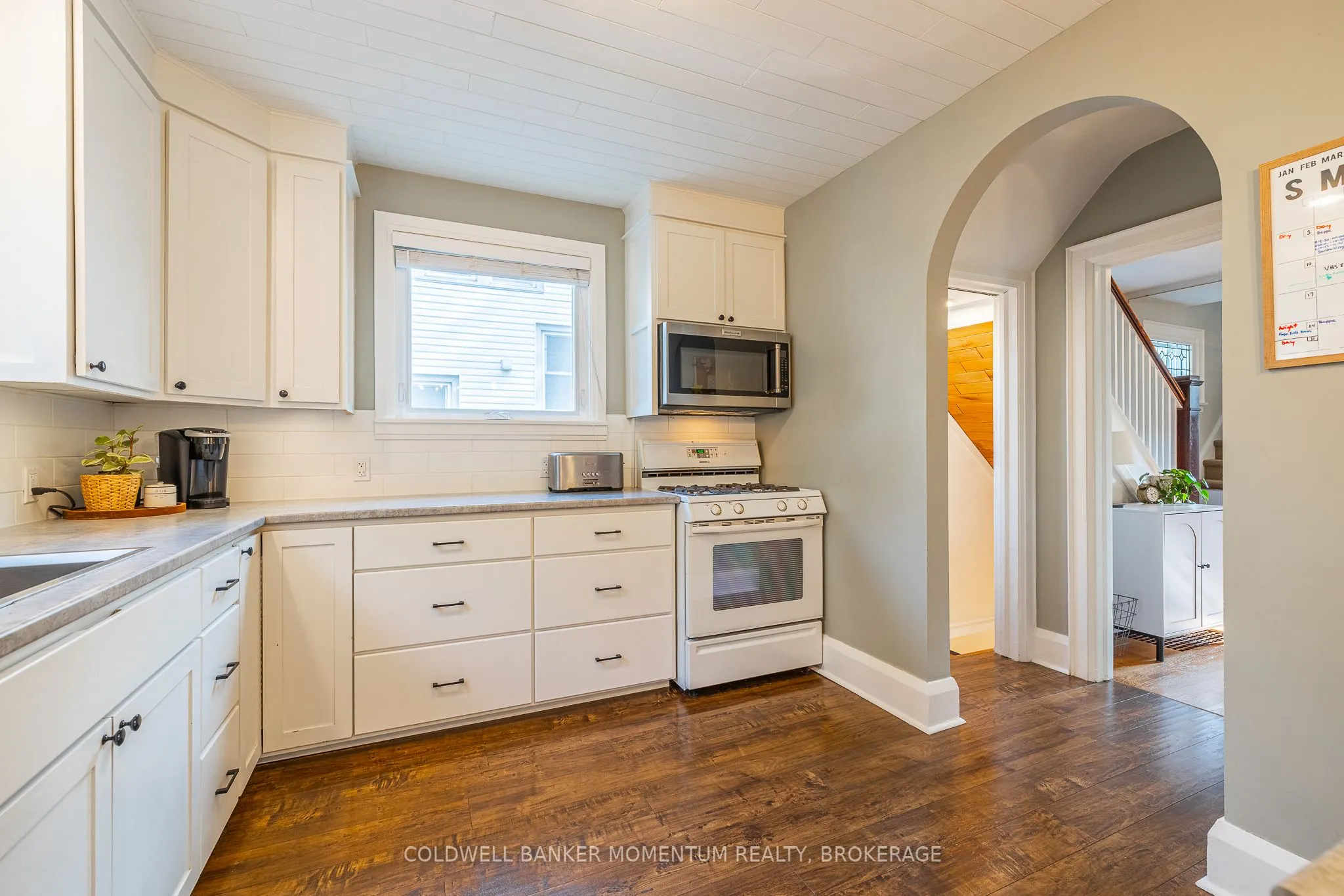 21 Carleton Street S