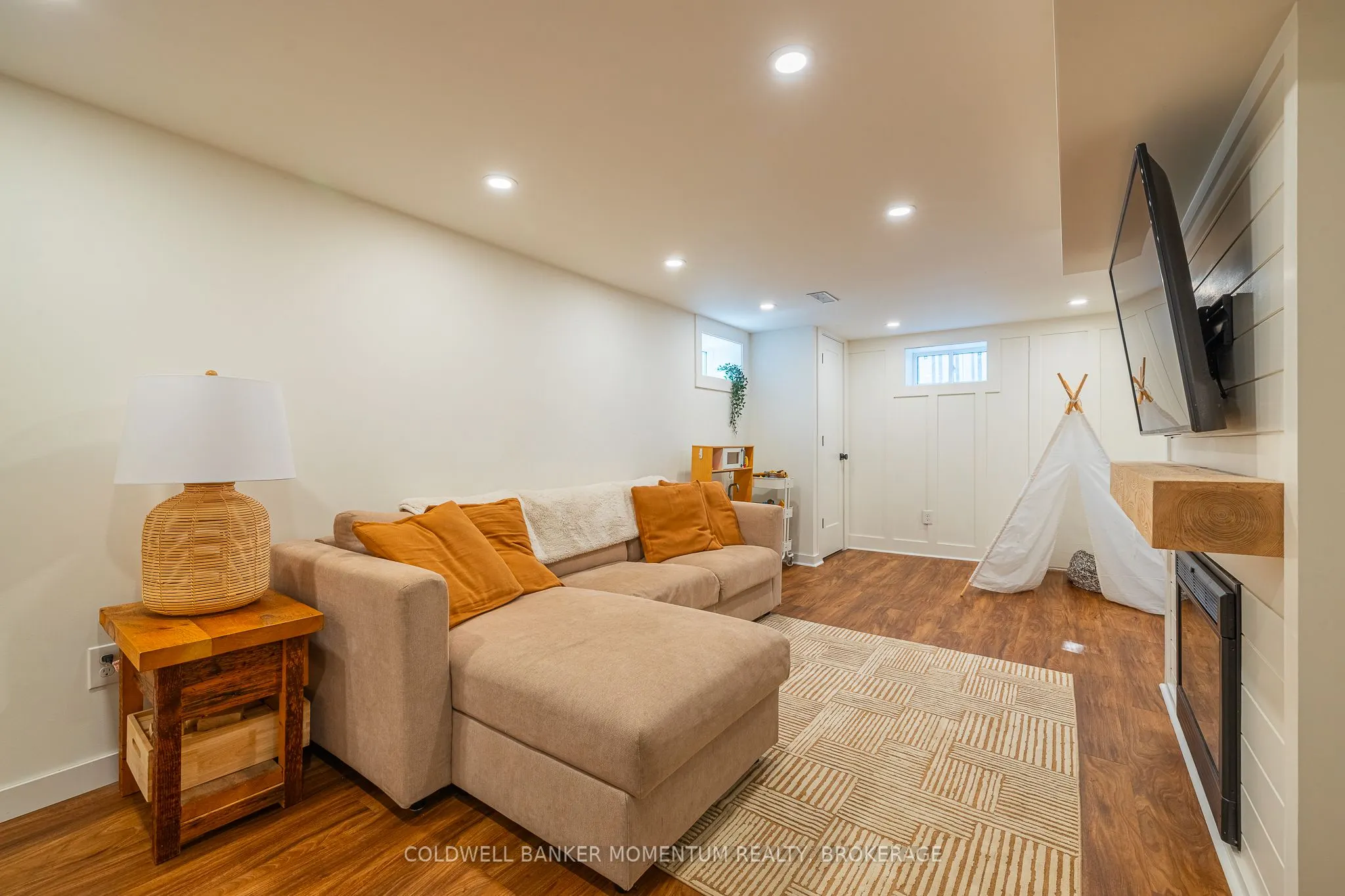 21 Carleton Street S