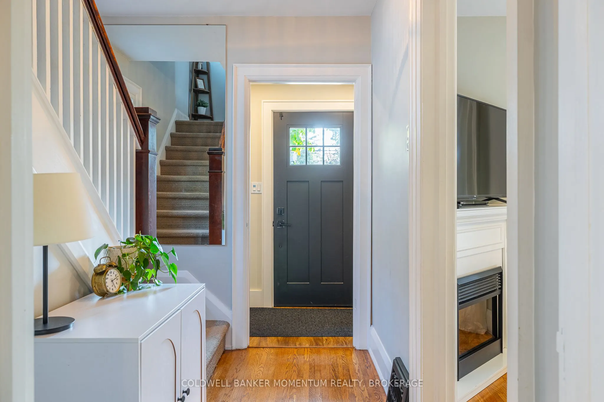 21 Carleton Street S