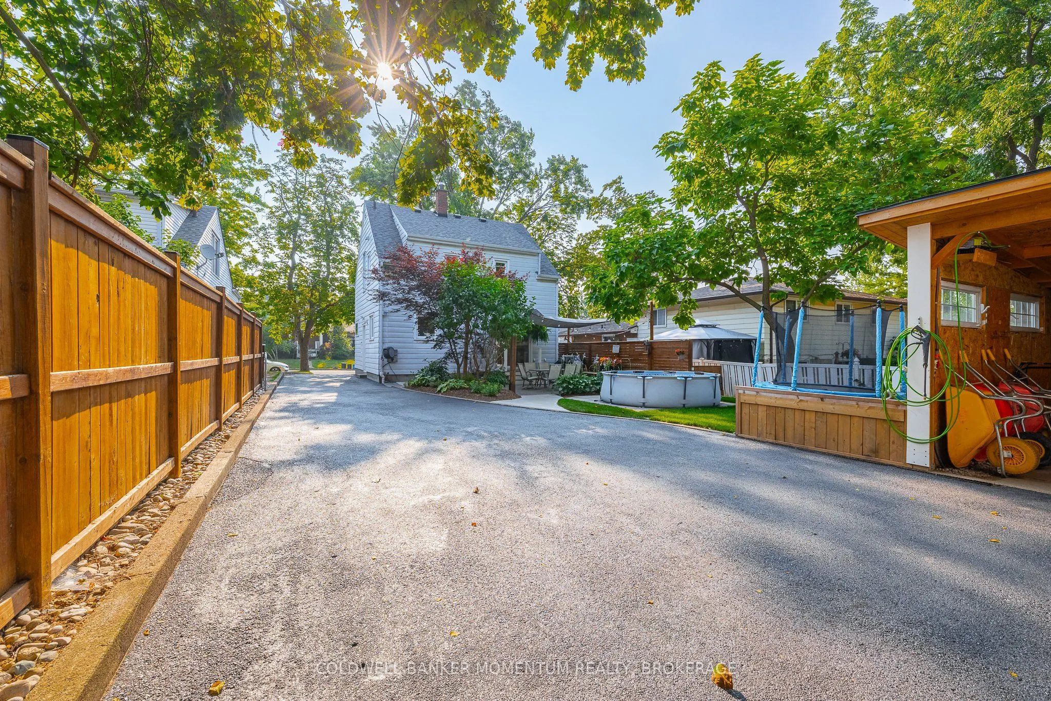 21 Carleton Street S