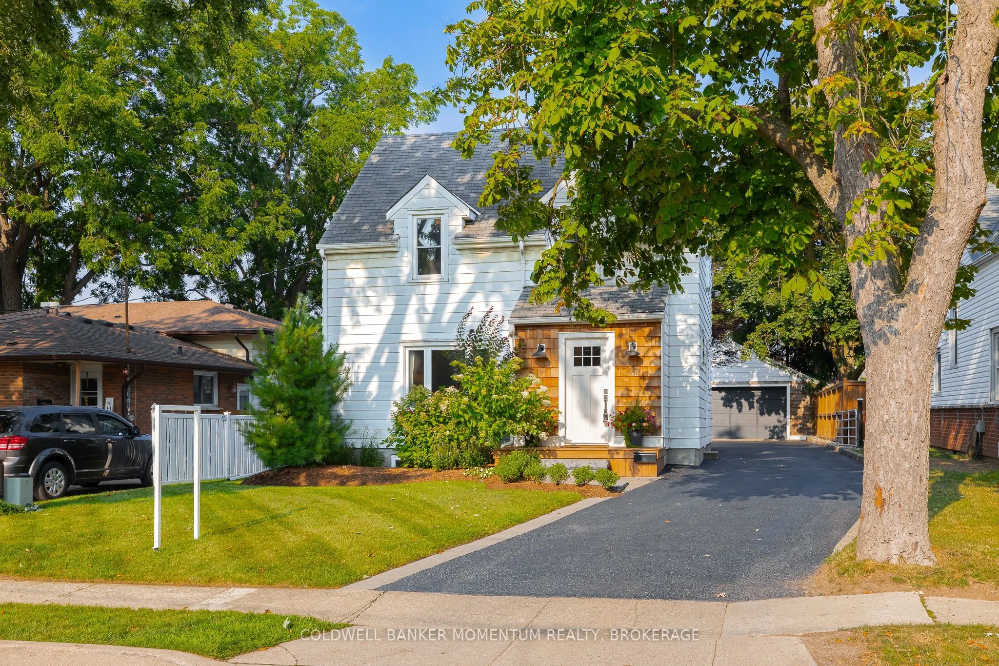 21 Carleton Street S