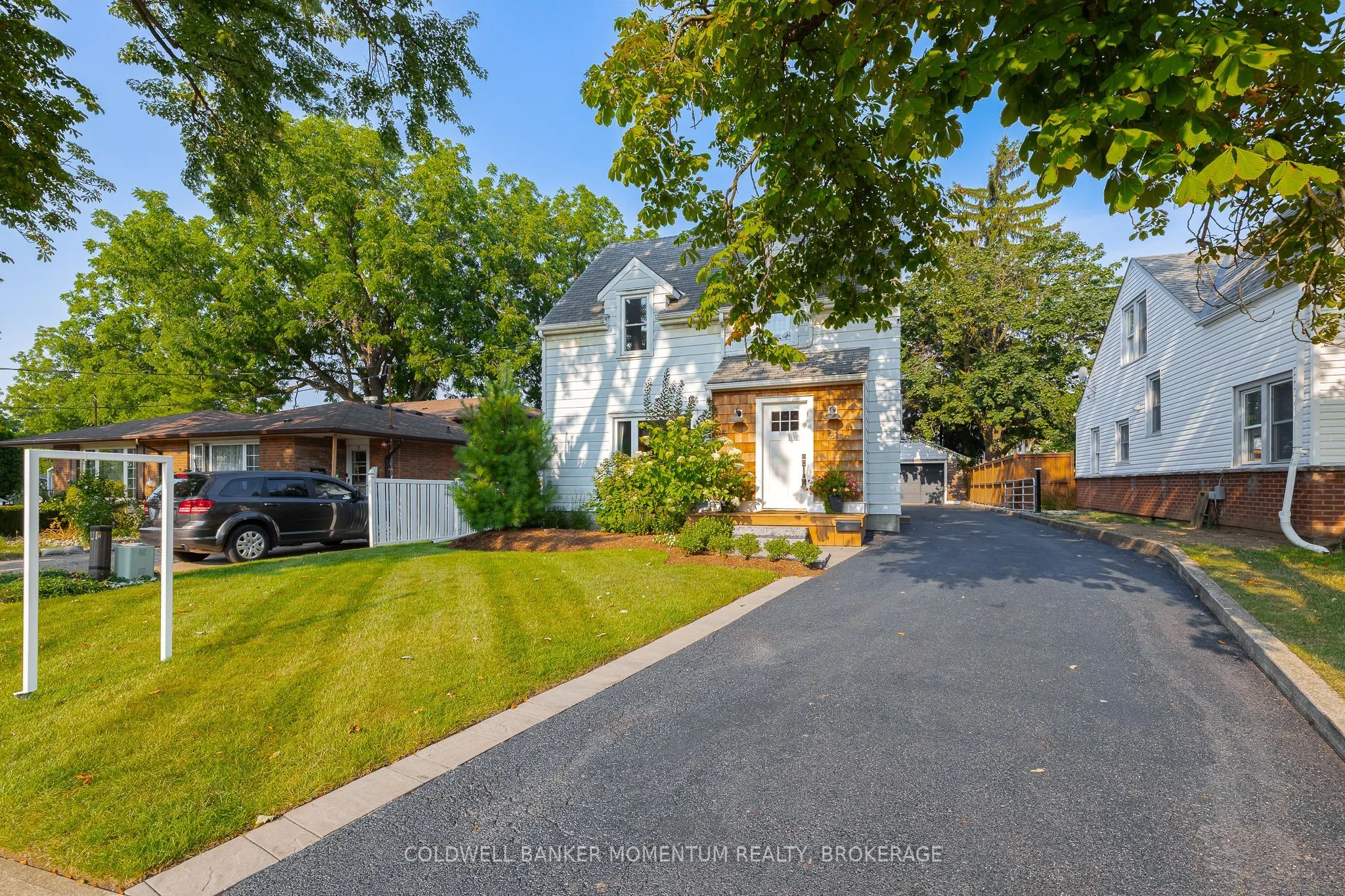 21 Carleton Street S