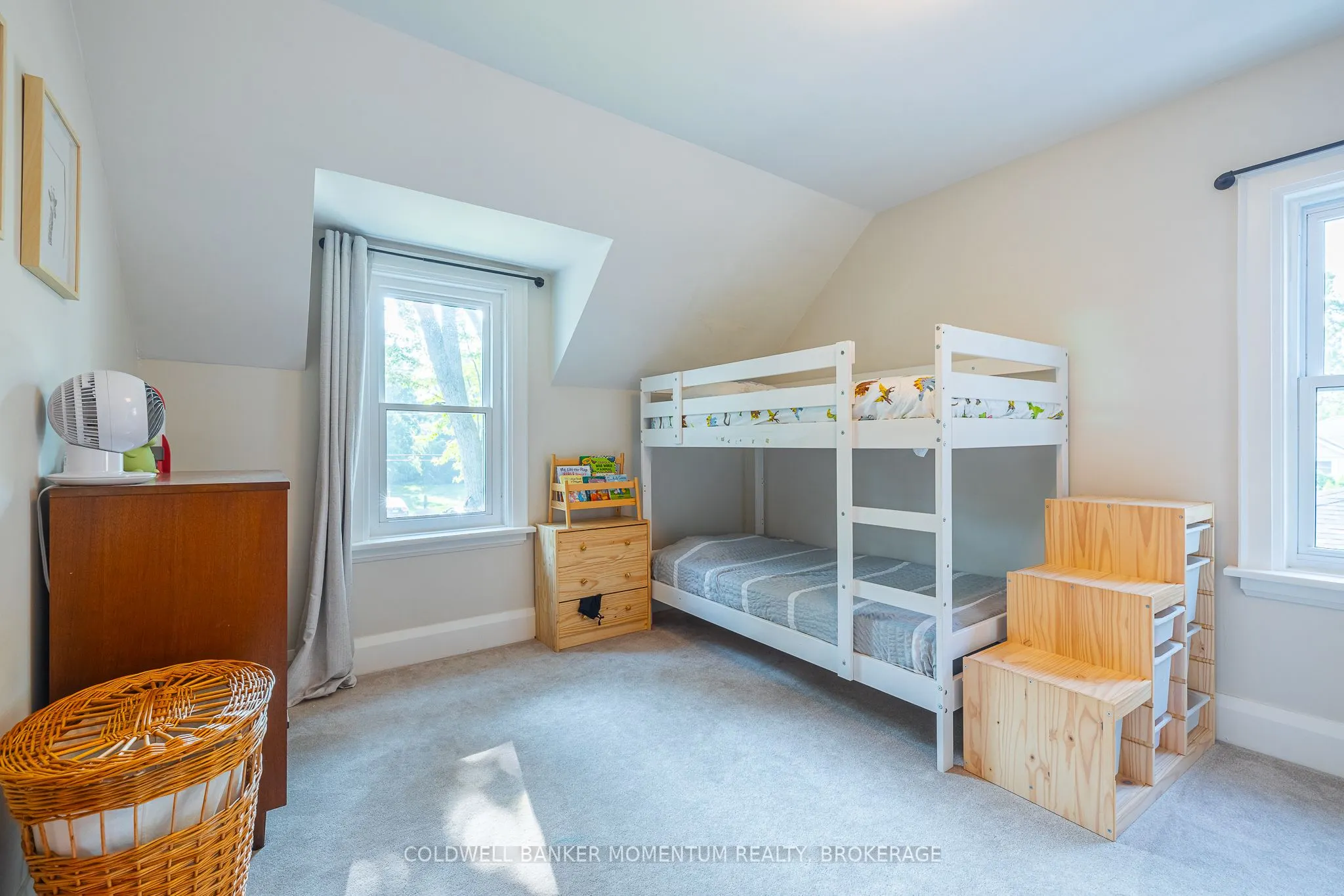 21 Carleton Street S