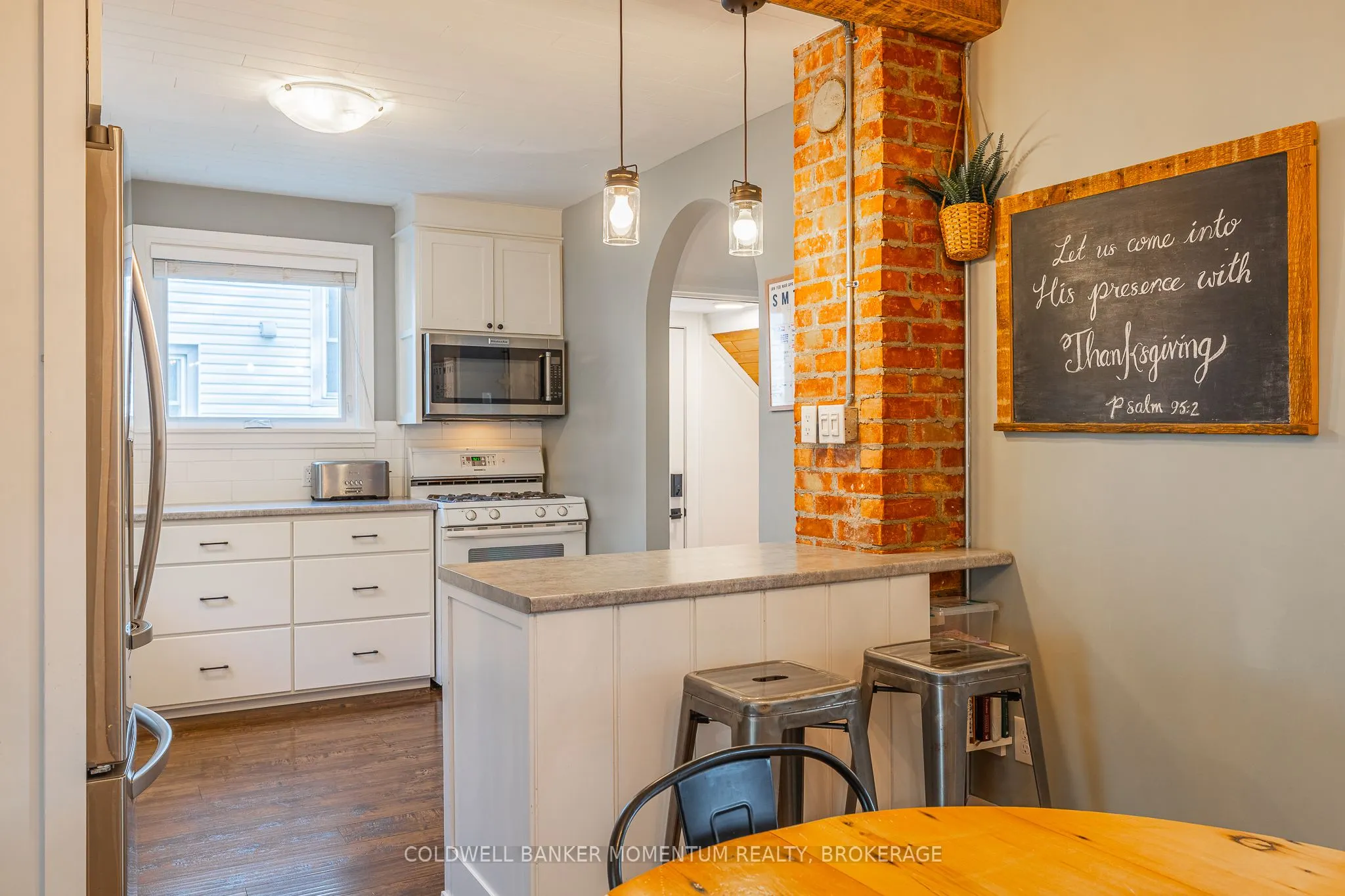 21 Carleton Street S