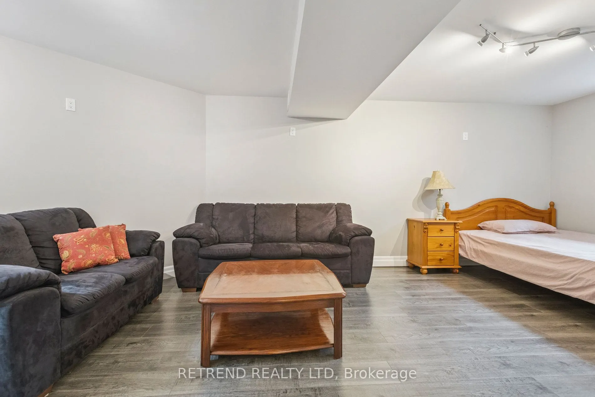 134 QUEEN CHARLOTTE Crescent