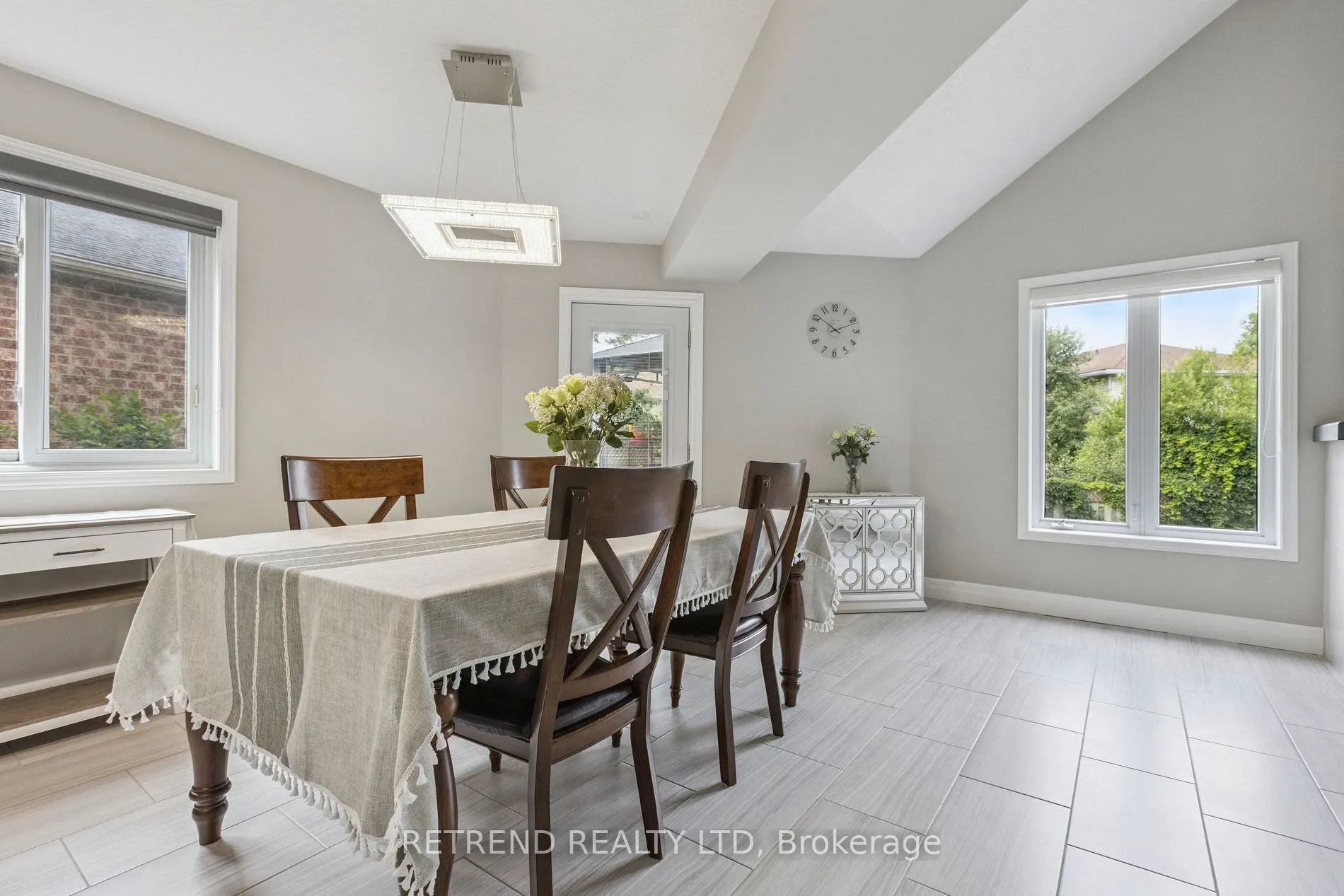 134 QUEEN CHARLOTTE Crescent