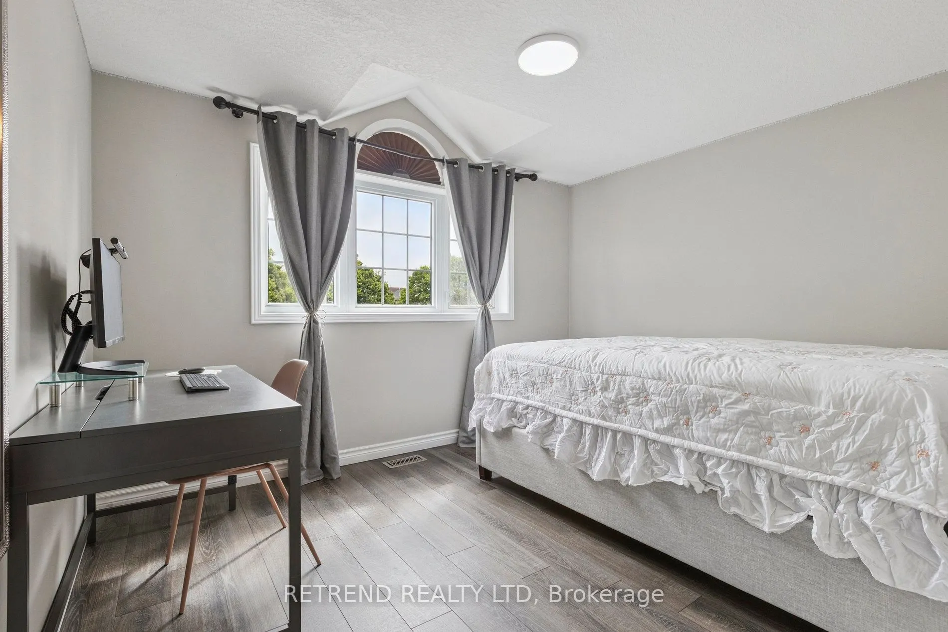 134 QUEEN CHARLOTTE Crescent