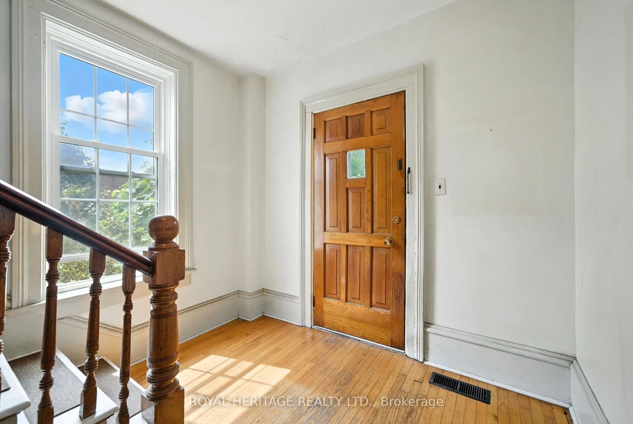 8 Church Street E
