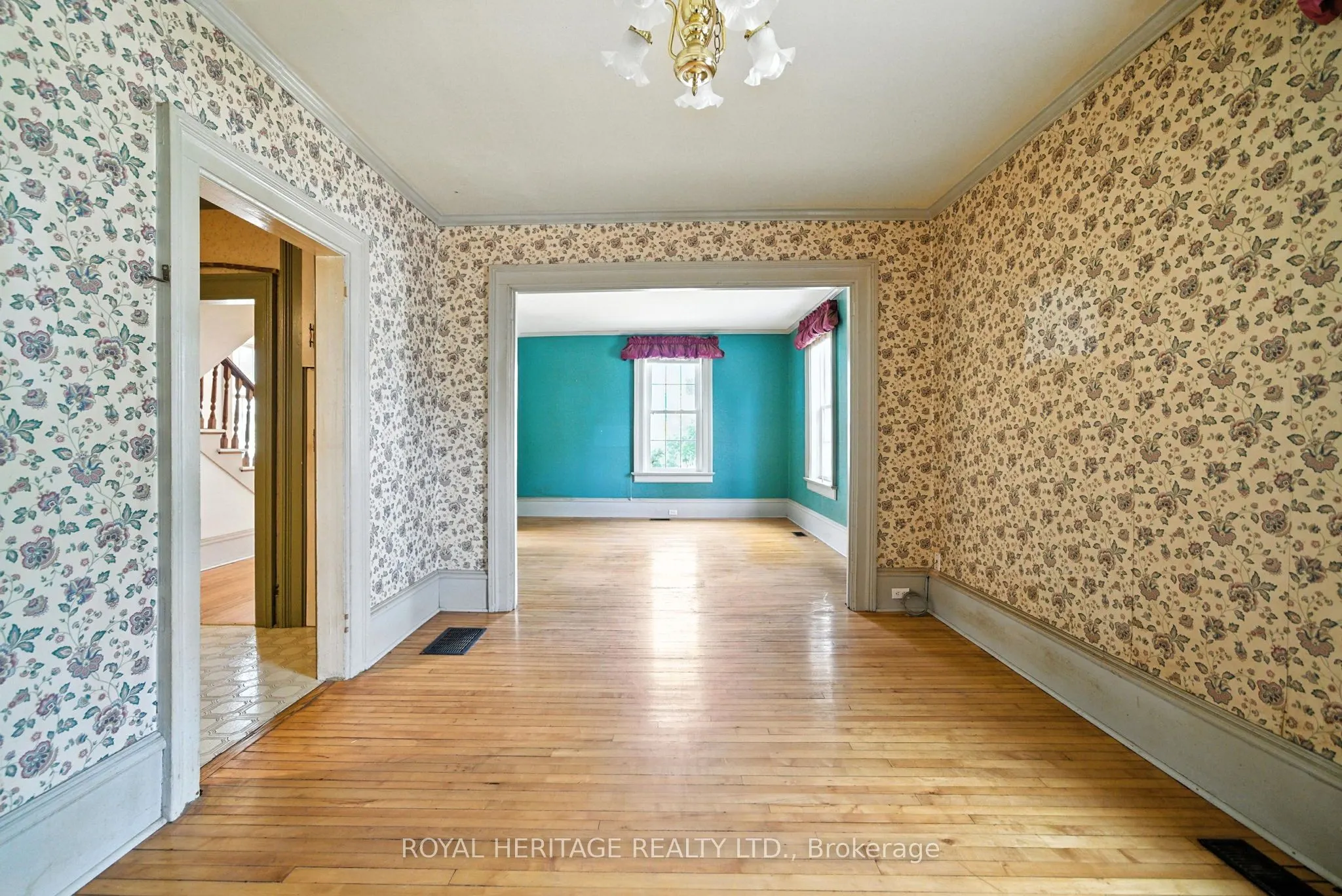 8 Church Street E