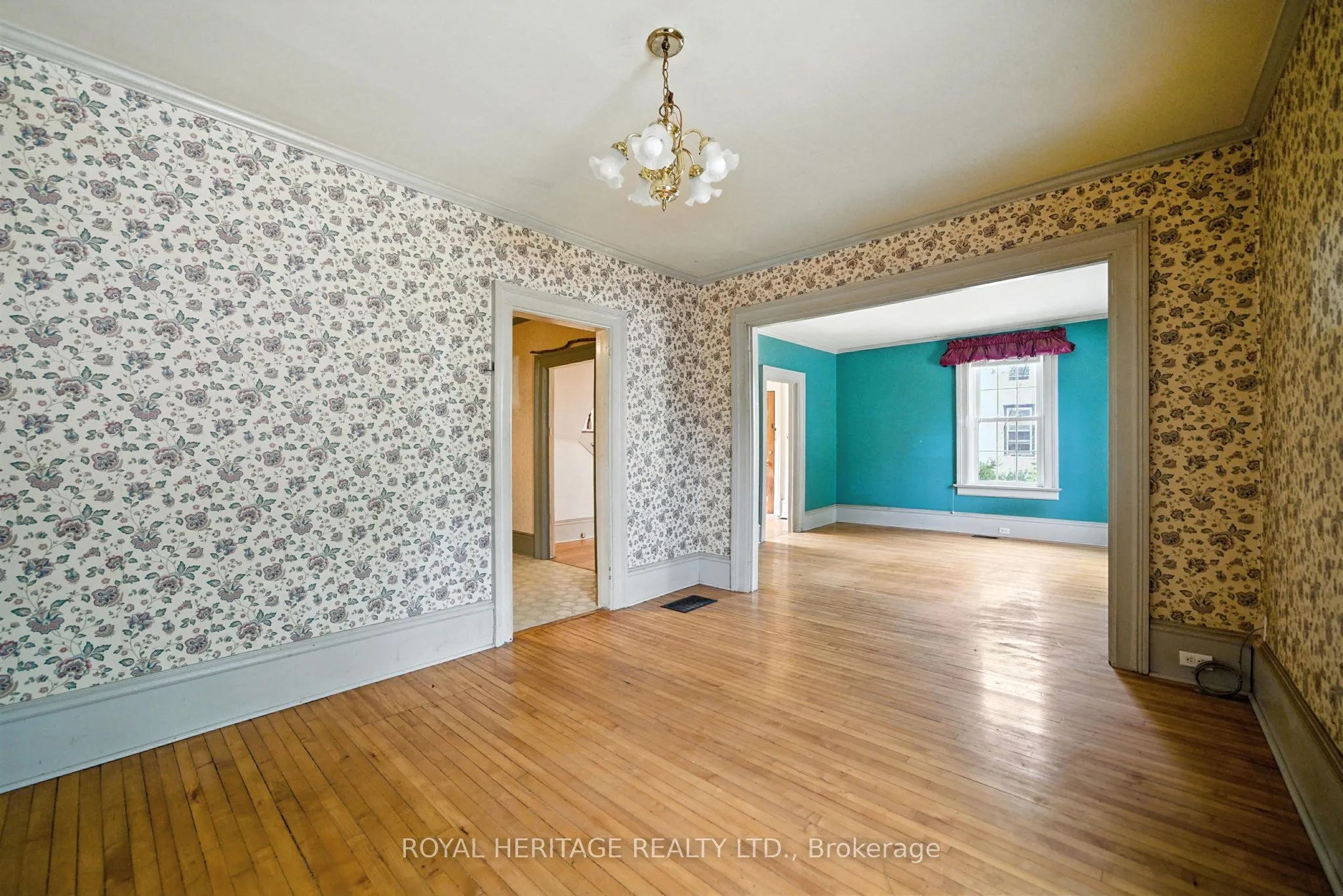 8 Church Street E