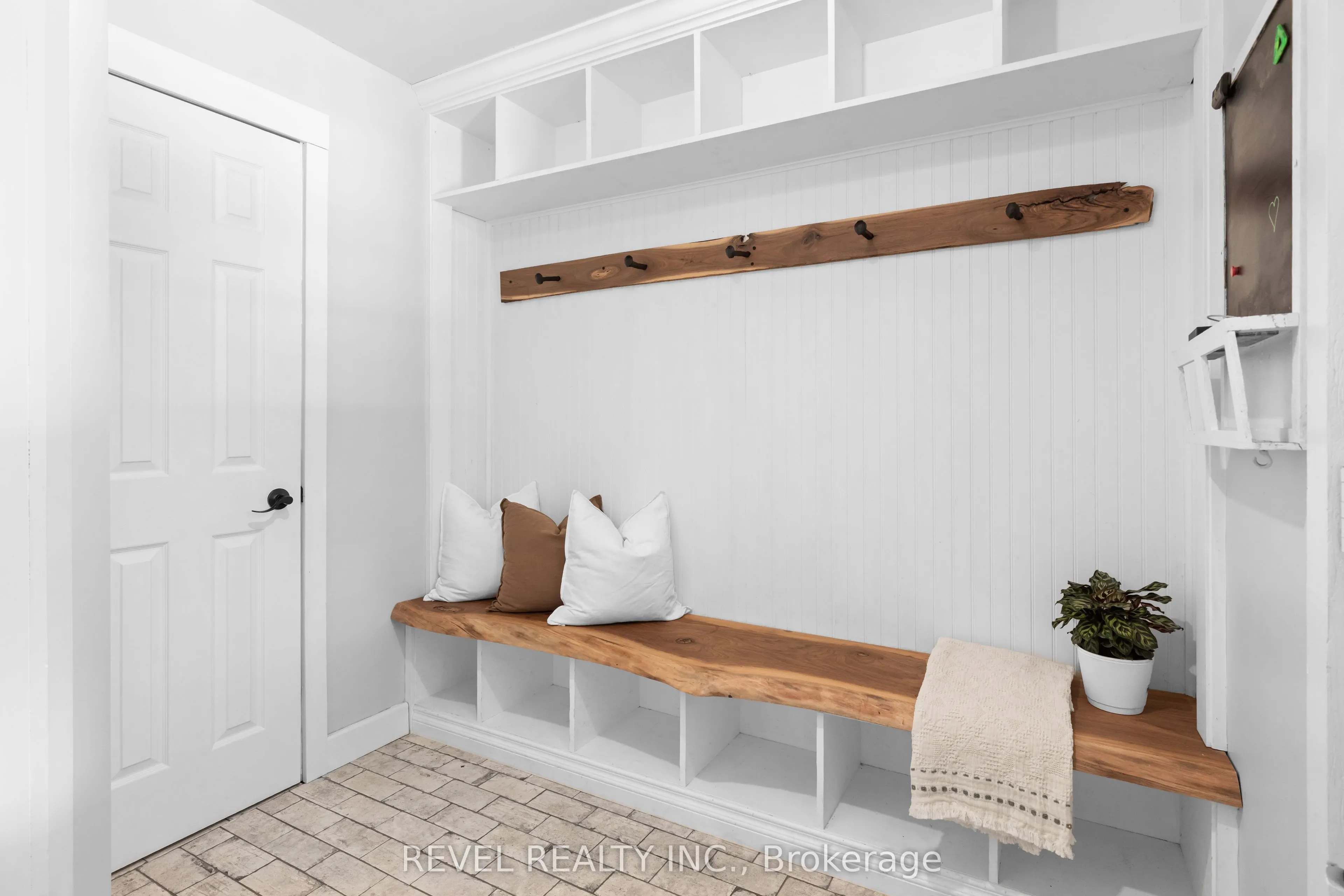 4 Aino Beach Road