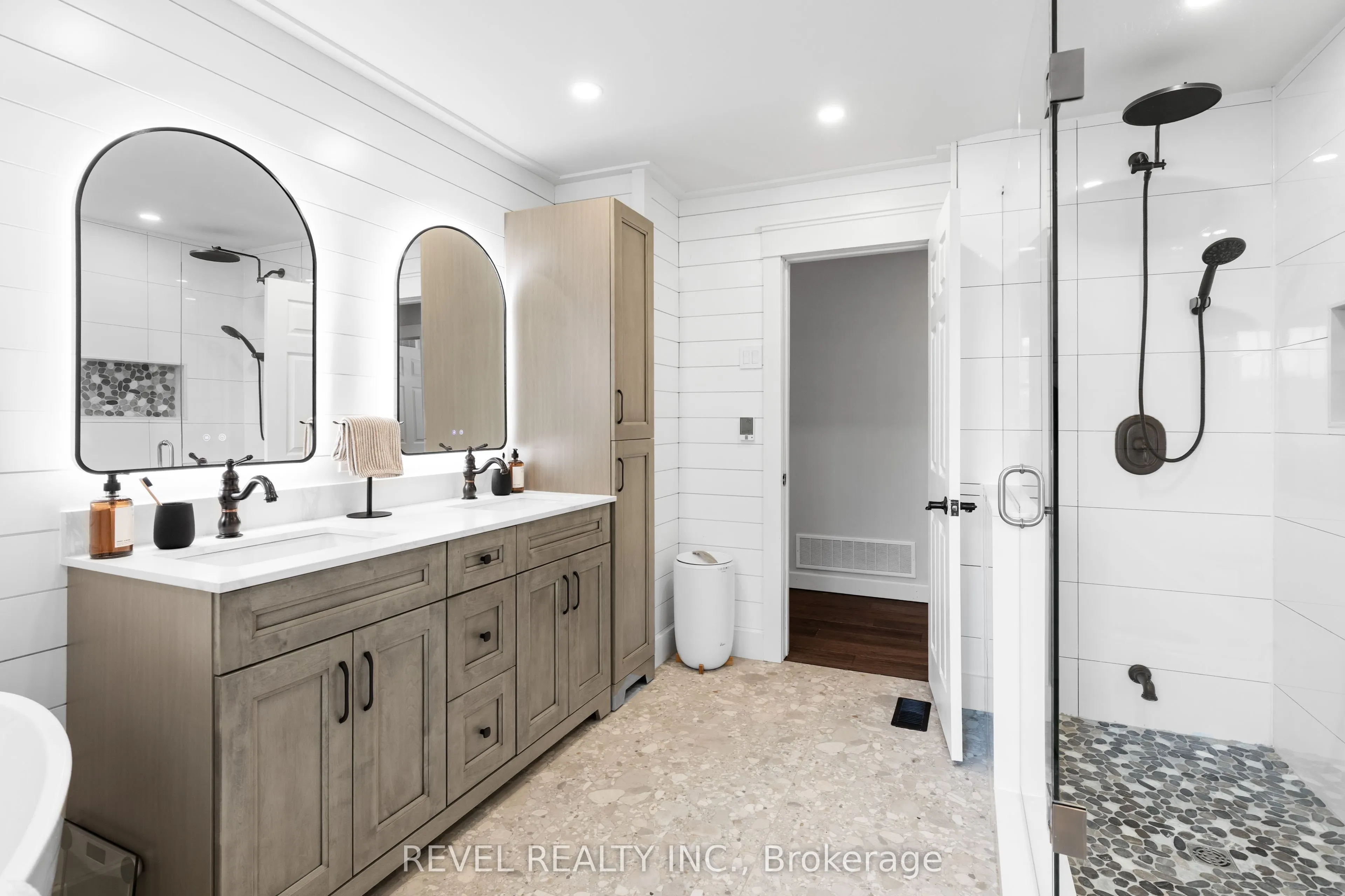 4 Aino Beach Road