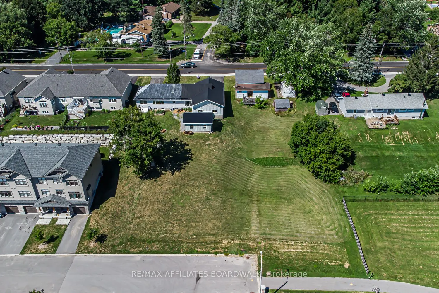 303-307 DONALD B MUNRO Drive