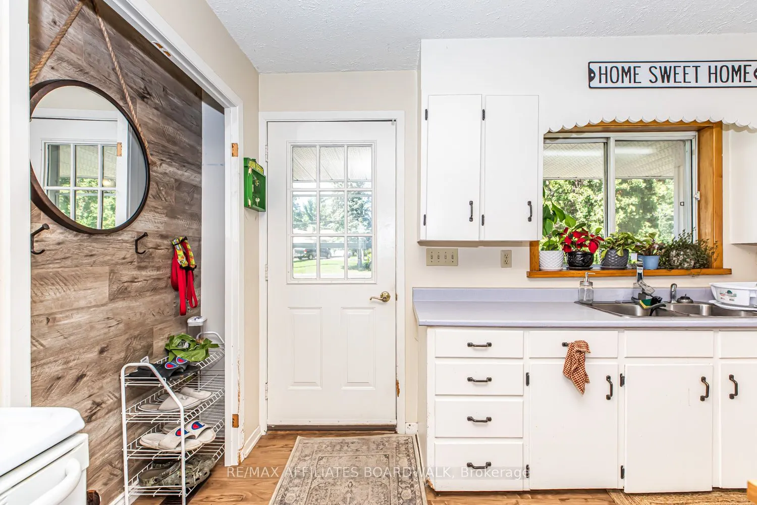 303-307 DONALD B MUNRO Drive