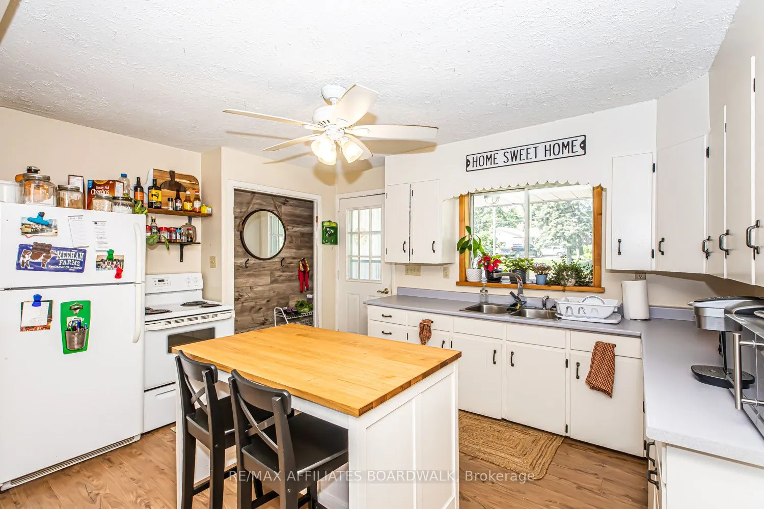 303-307 DONALD B MUNRO Drive