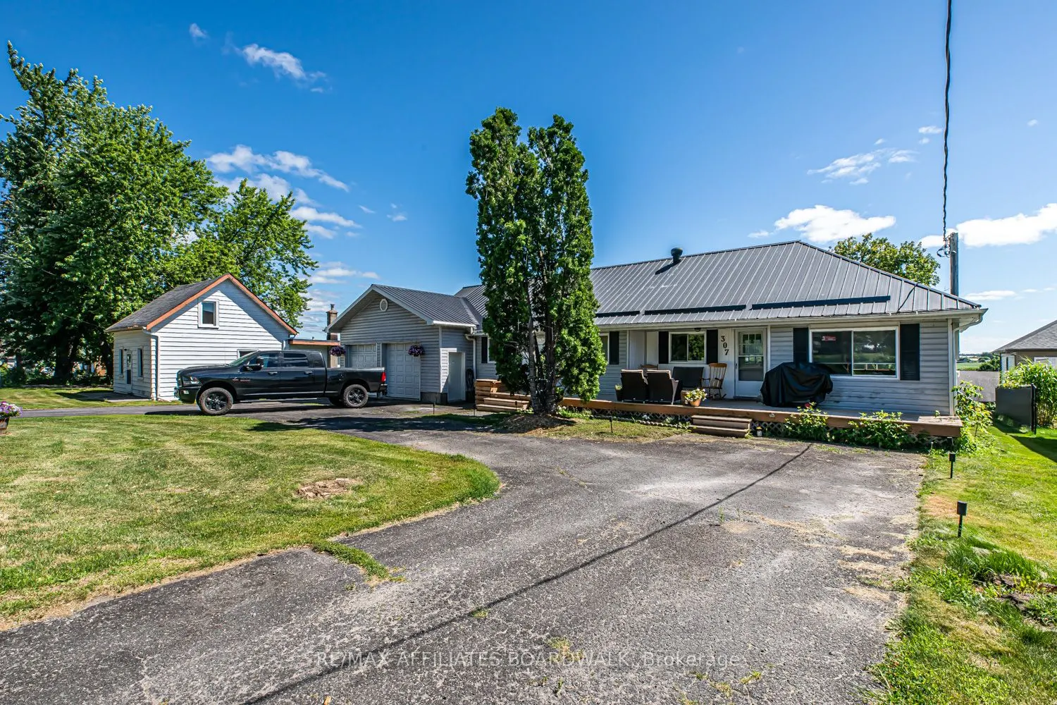 303-307 DONALD B MUNRO Drive