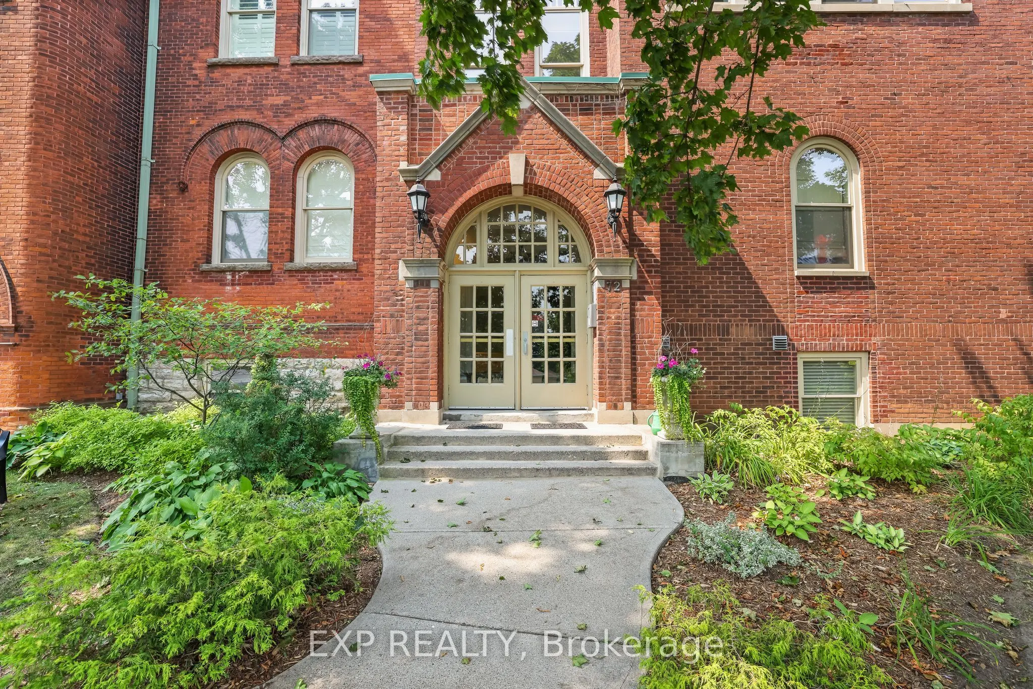 72 Pine Street N, #302