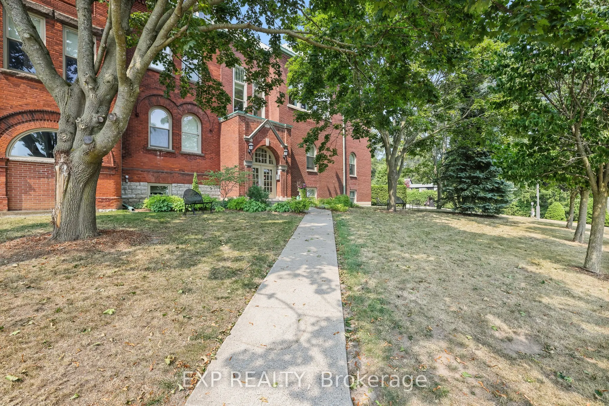 72 Pine Street N, #302