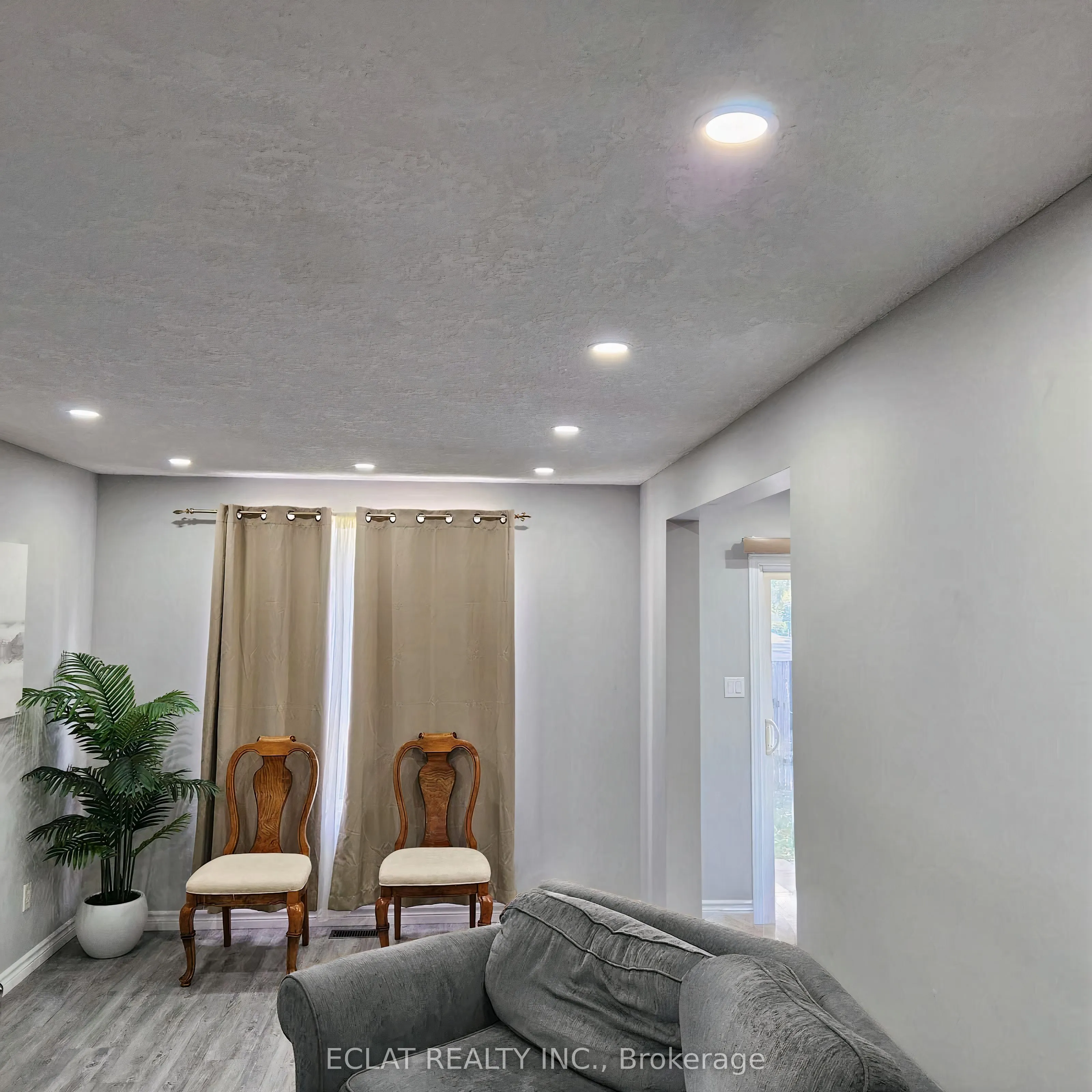 776 Paris Boulevard