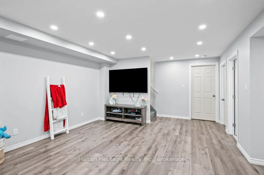 105 Thompson Road