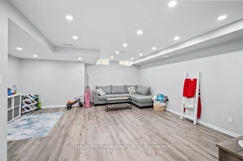 105 Thompson Road