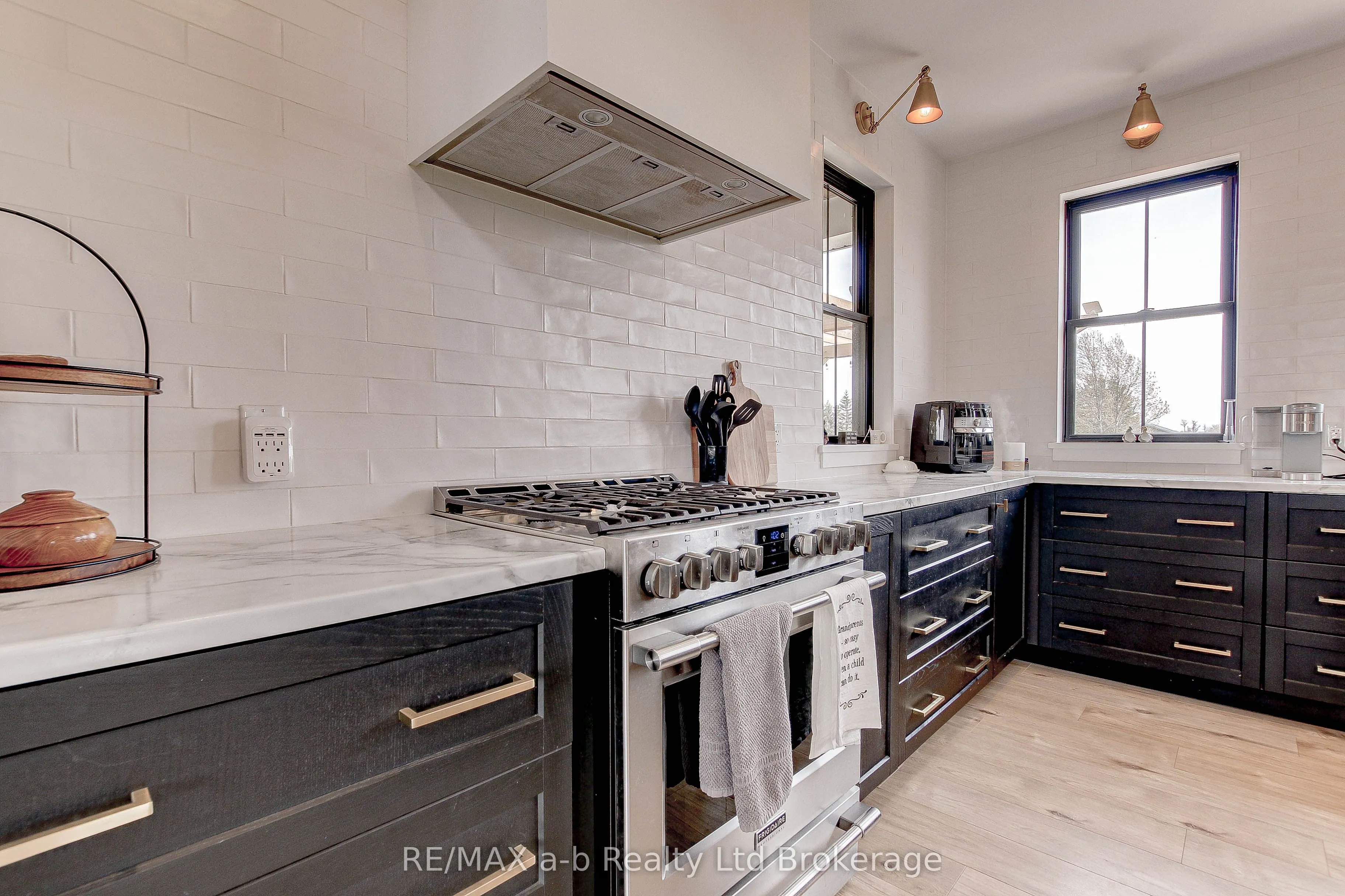 3246 Swimming Pool Road