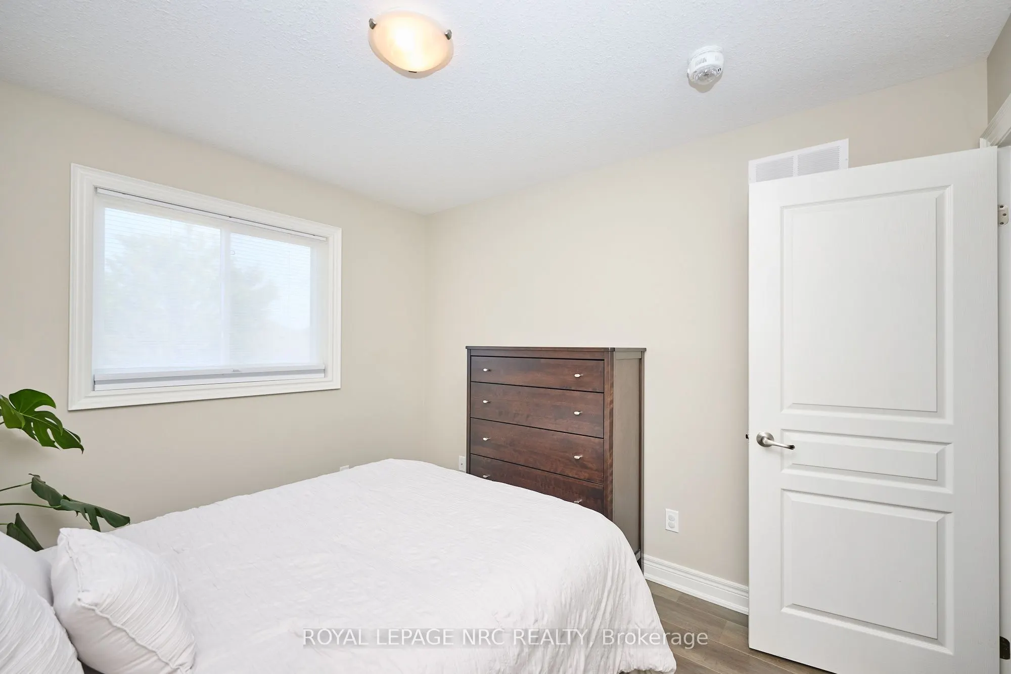 118 Roselawn Crescent