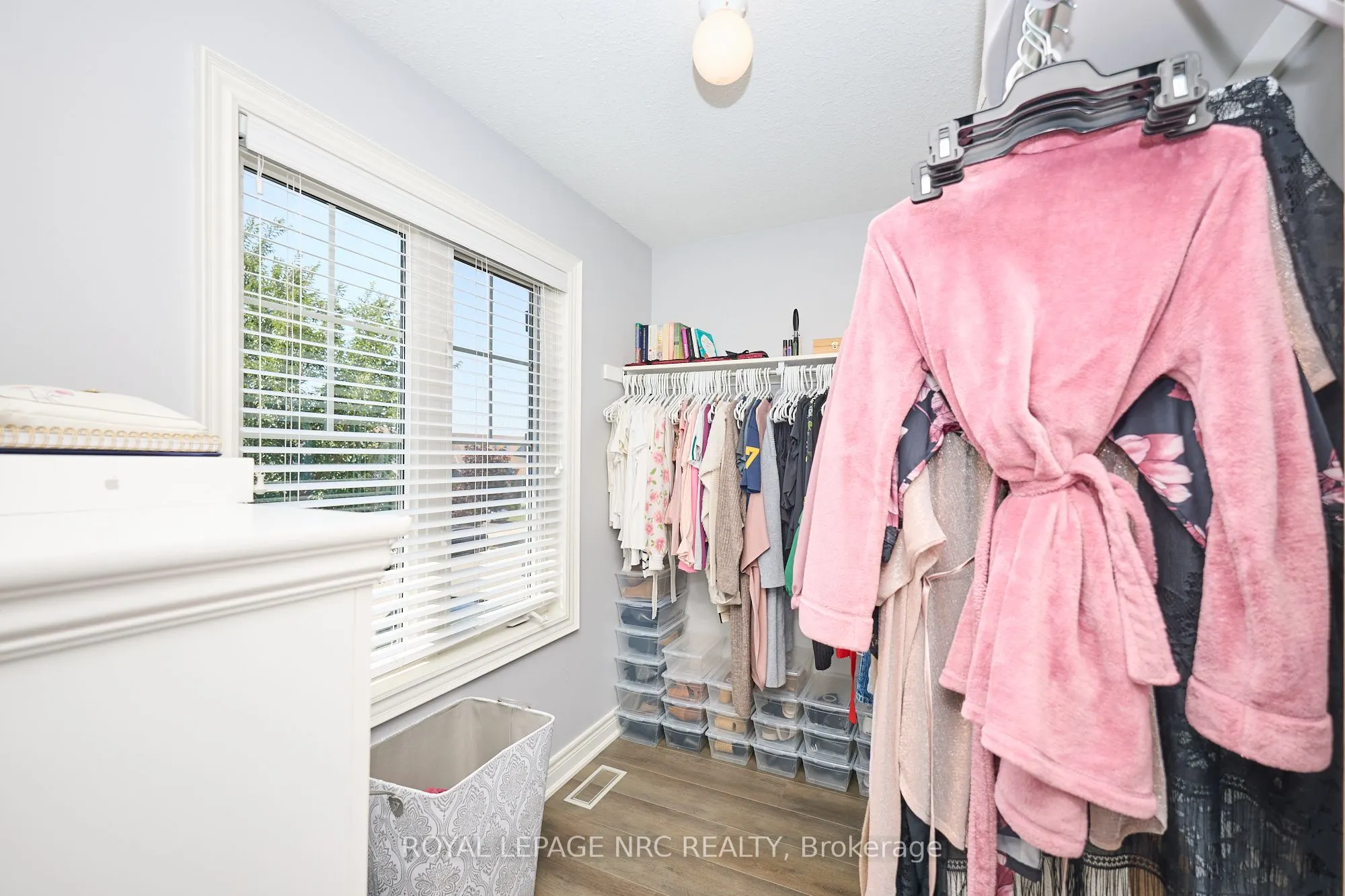 118 Roselawn Crescent