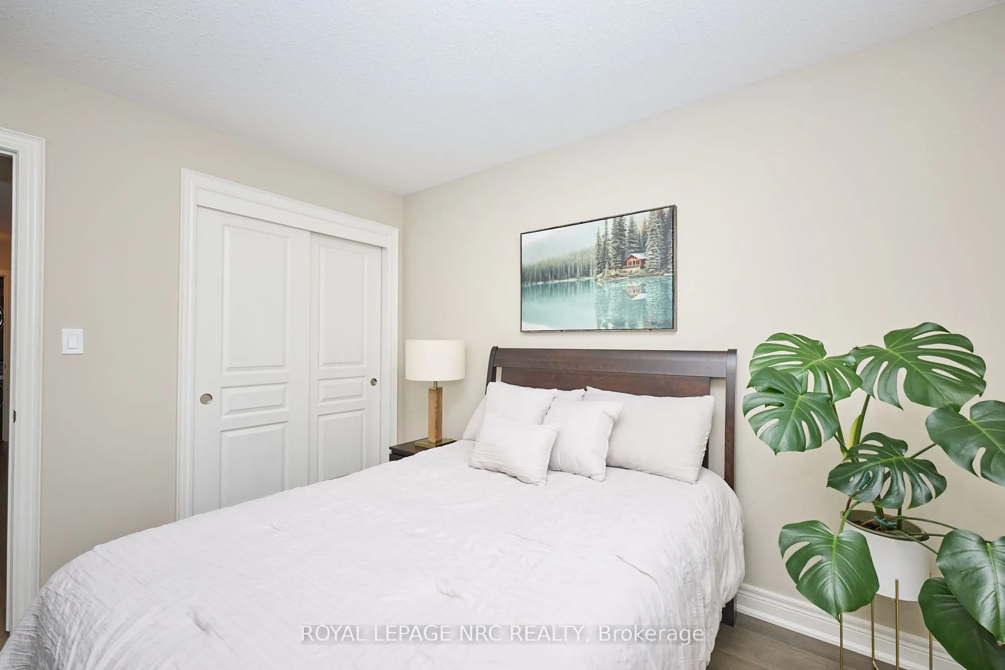 118 Roselawn Crescent