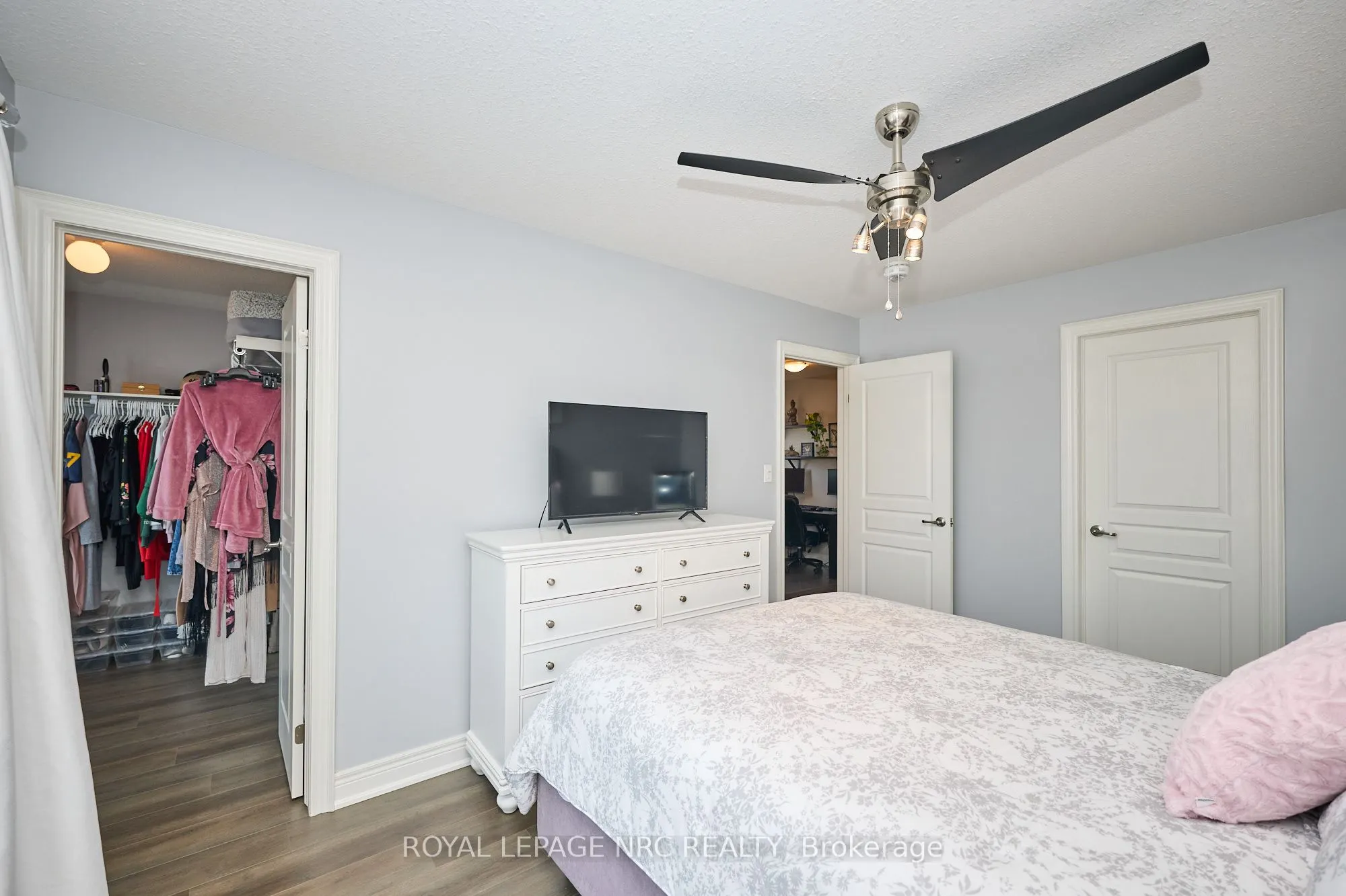 118 Roselawn Crescent