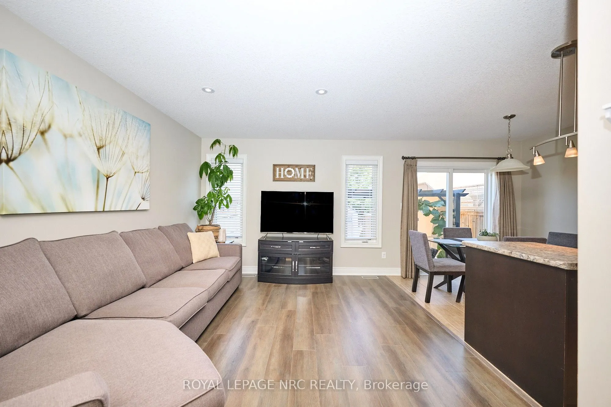 118 Roselawn Crescent